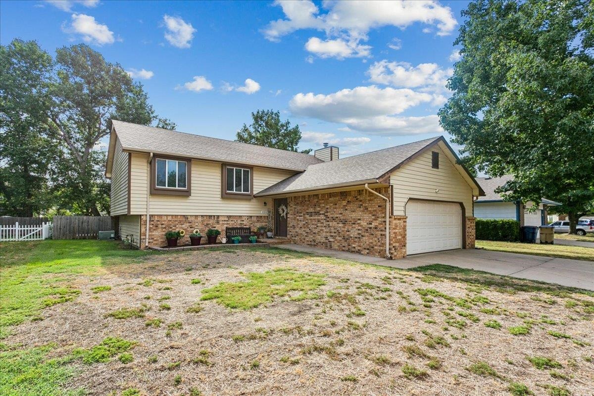 424 N Pine Grove Ct Property Photo 1