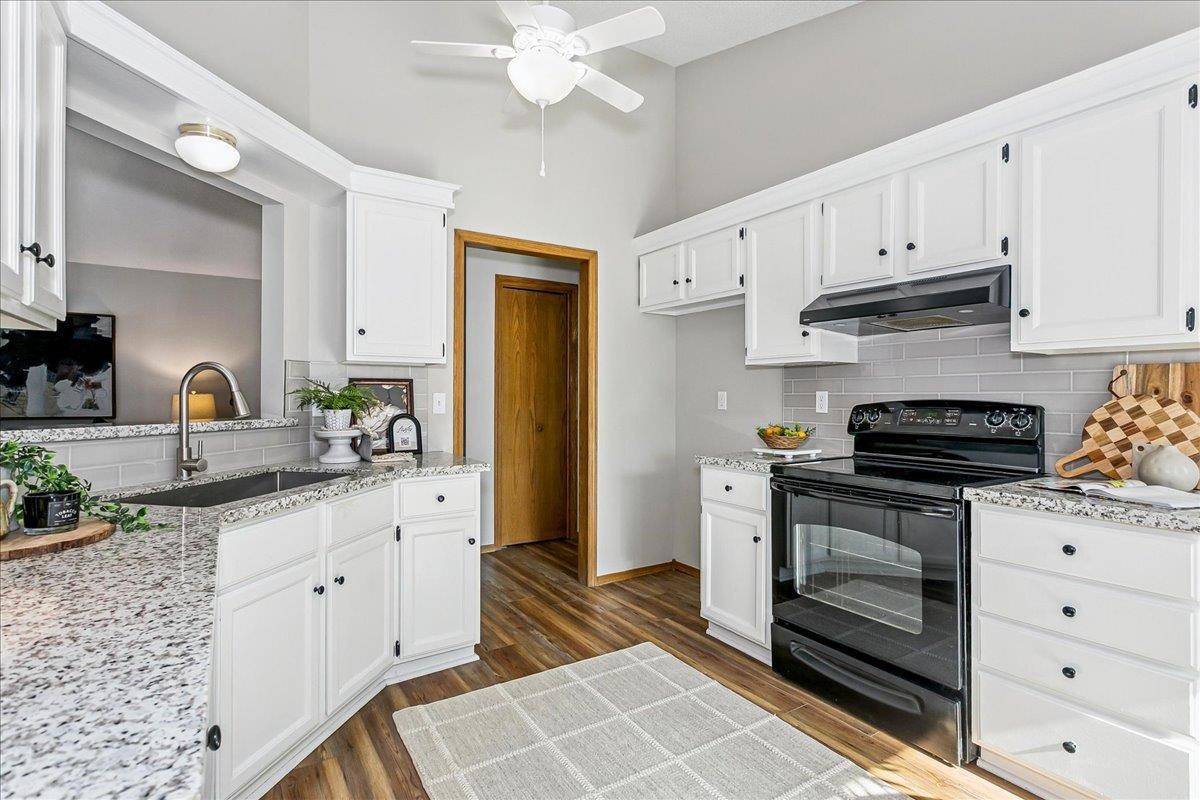 424 N Pine Grove Ct Property Photo 6