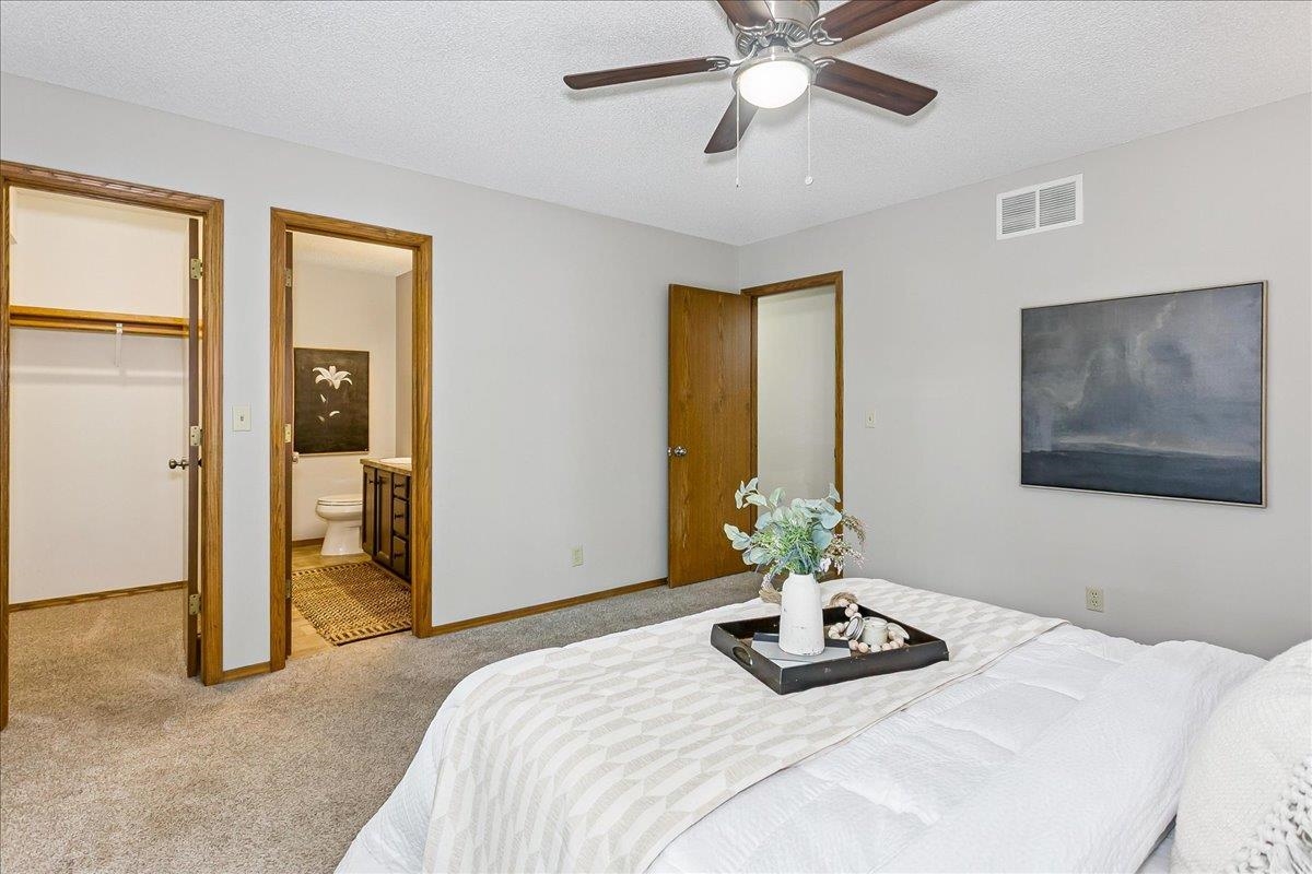 424 N Pine Grove Ct Property Photo 11