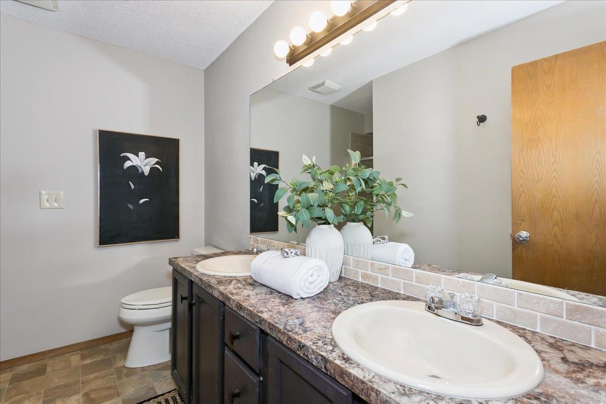 424 N Pine Grove Ct Property Photo 12