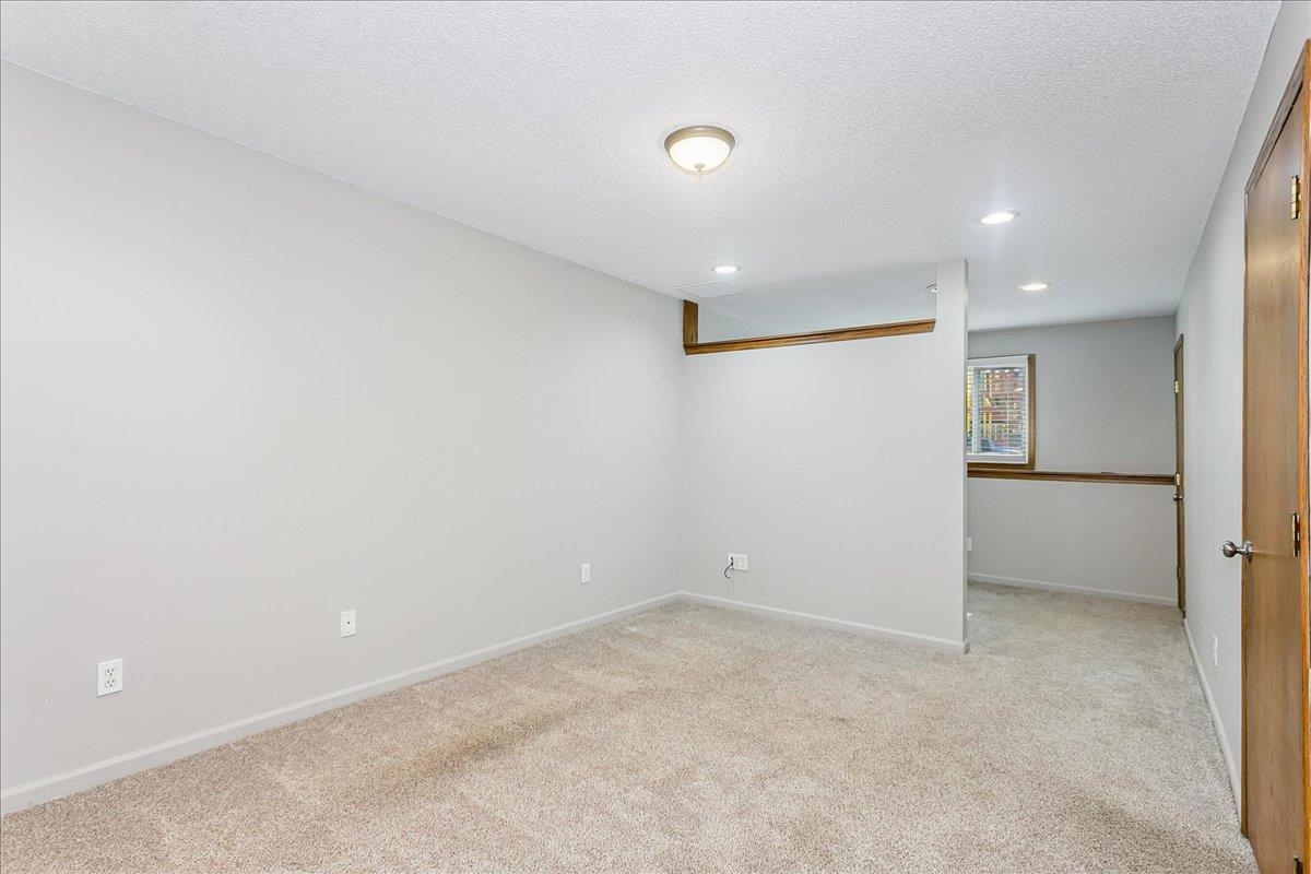 424 N Pine Grove Ct Property Photo 21