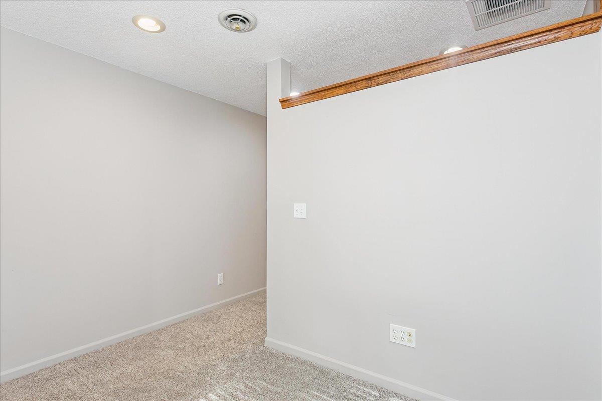 424 N Pine Grove Ct Property Photo 22