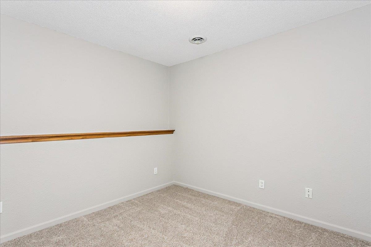 424 N Pine Grove Ct Property Photo 24