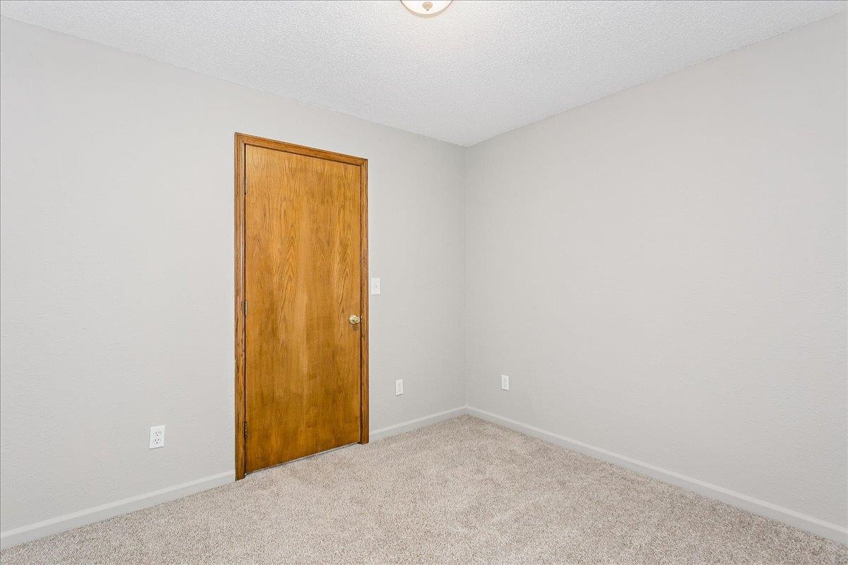 424 N Pine Grove Ct Property Photo 25