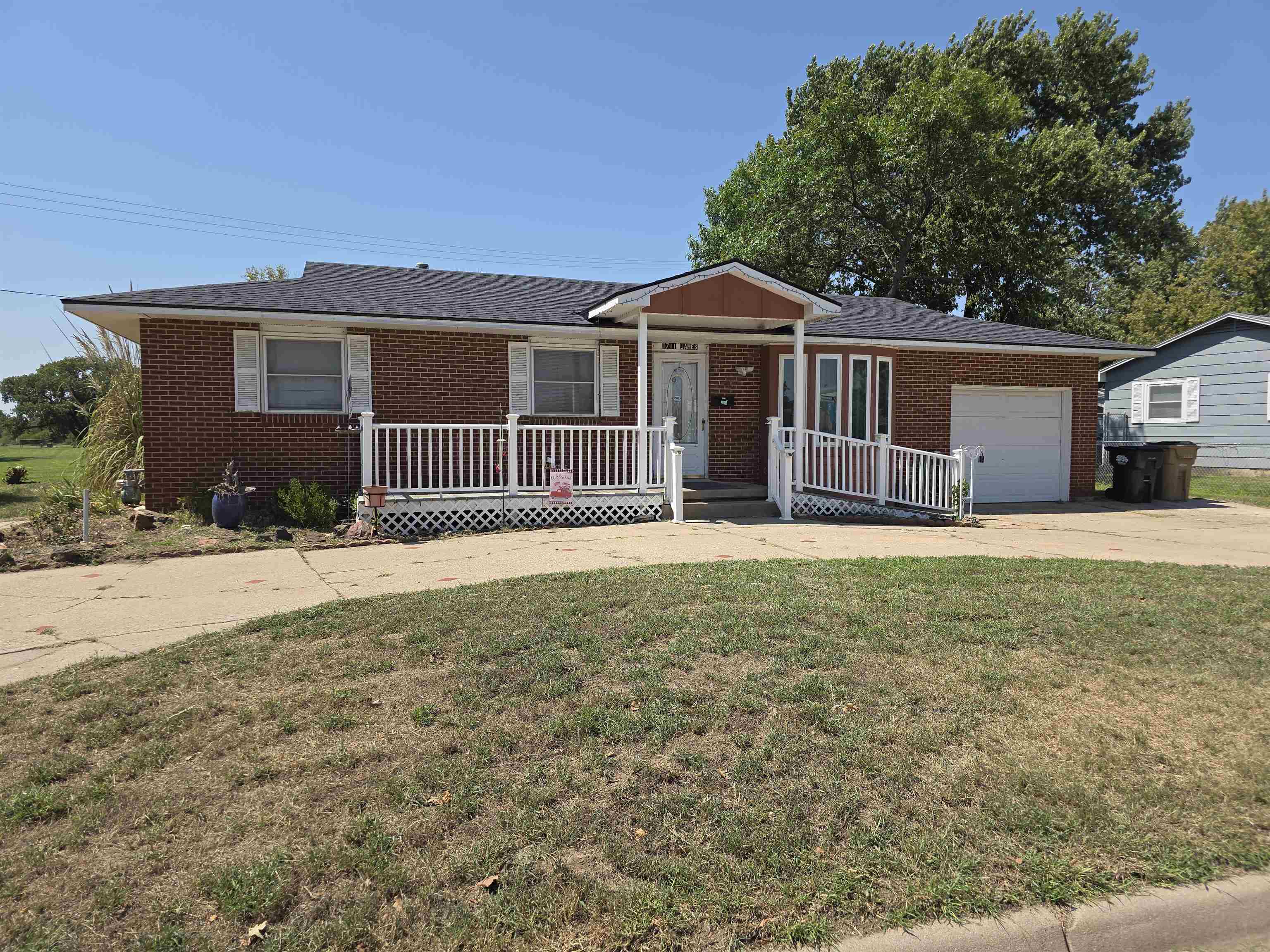 1711 James St Property Photo 1