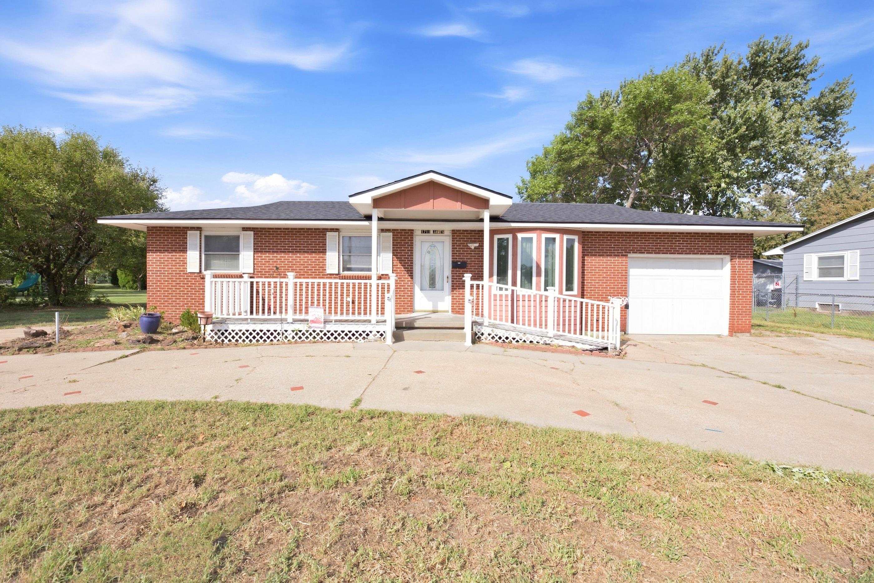 1711 James St Property Photo 1