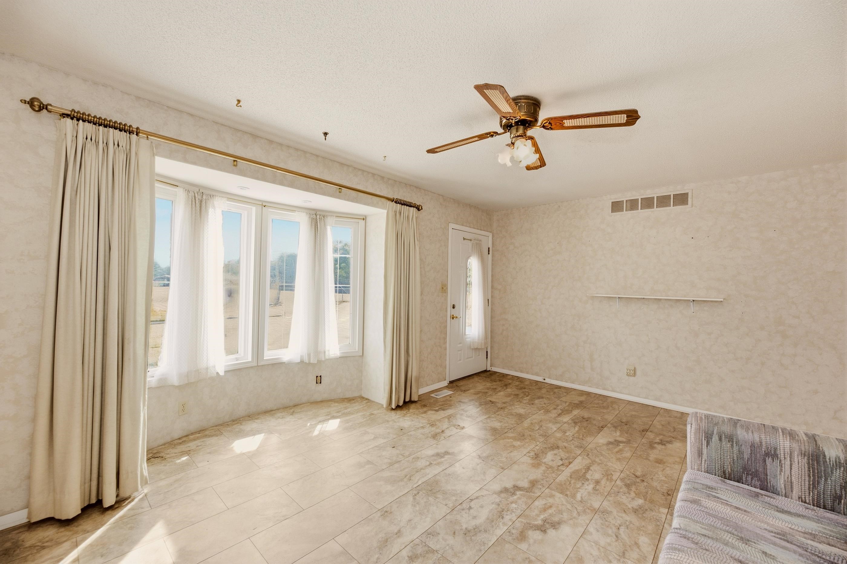 1711 James St Property Photo 4
