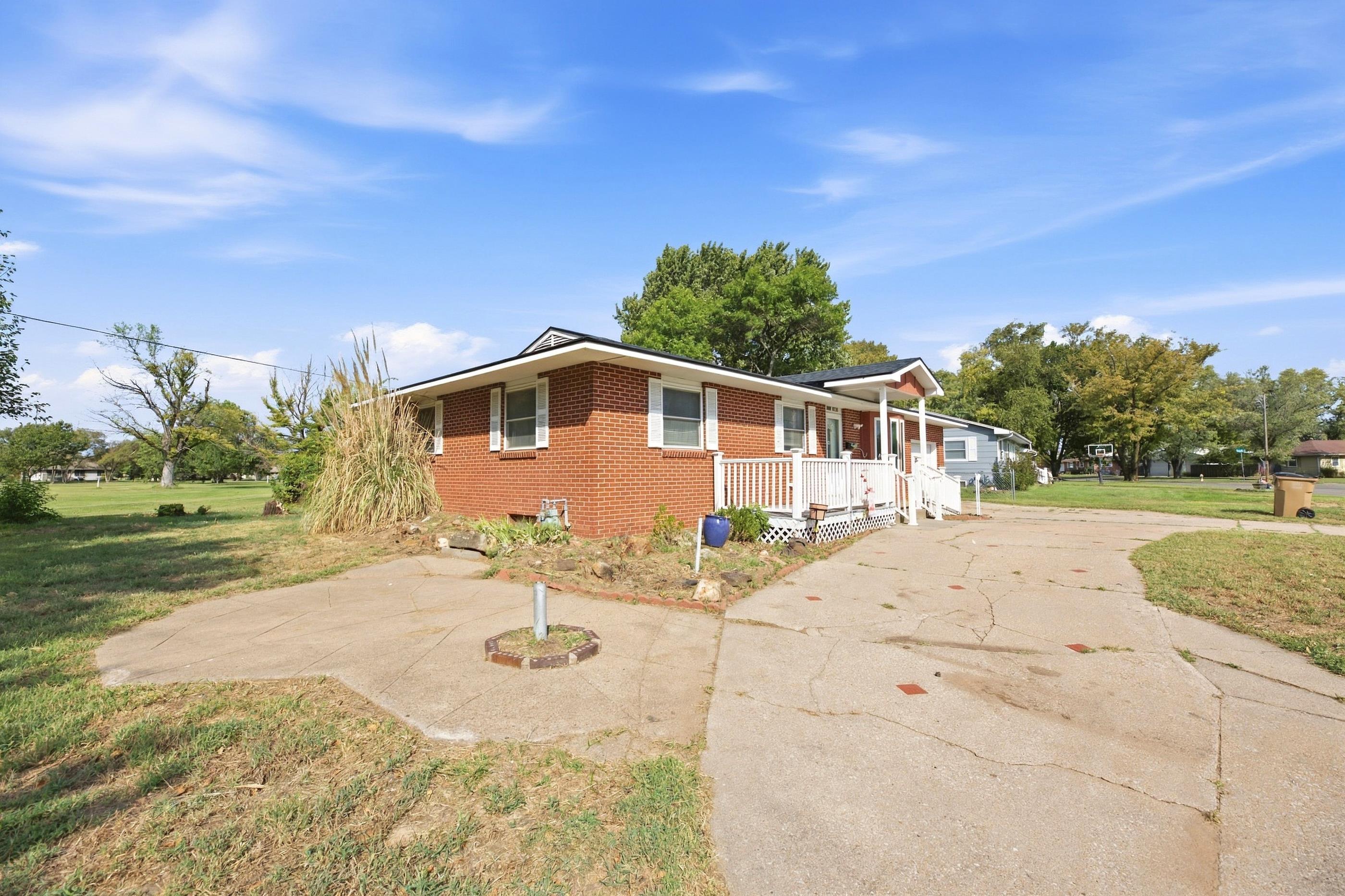 1711 James St Property Photo 35