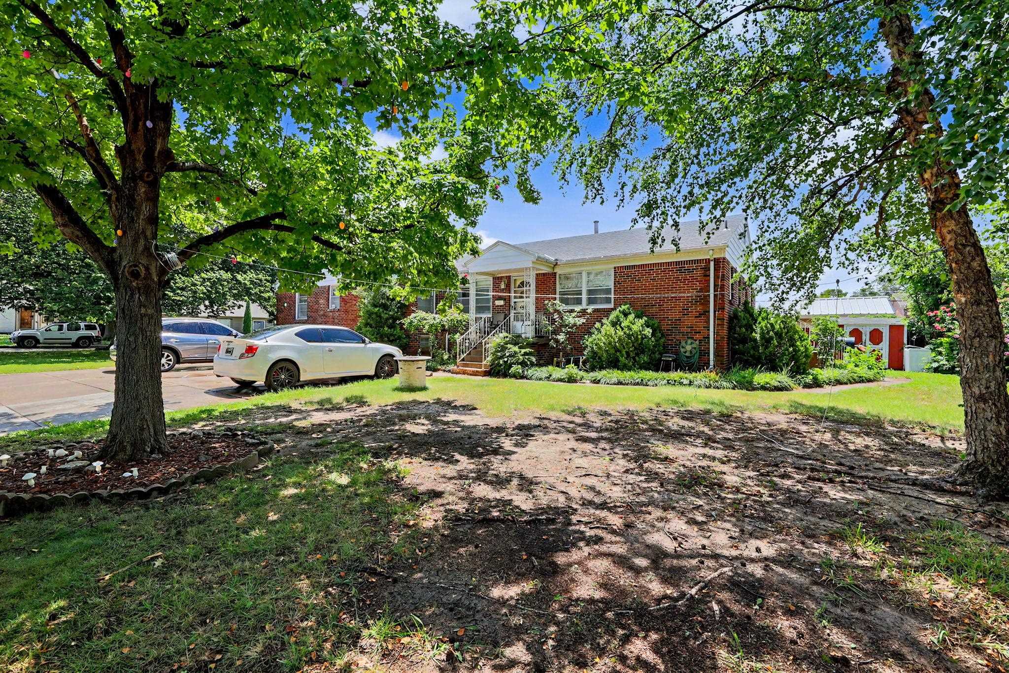 3421 & 3423 E Penley Dr Property Photo 2