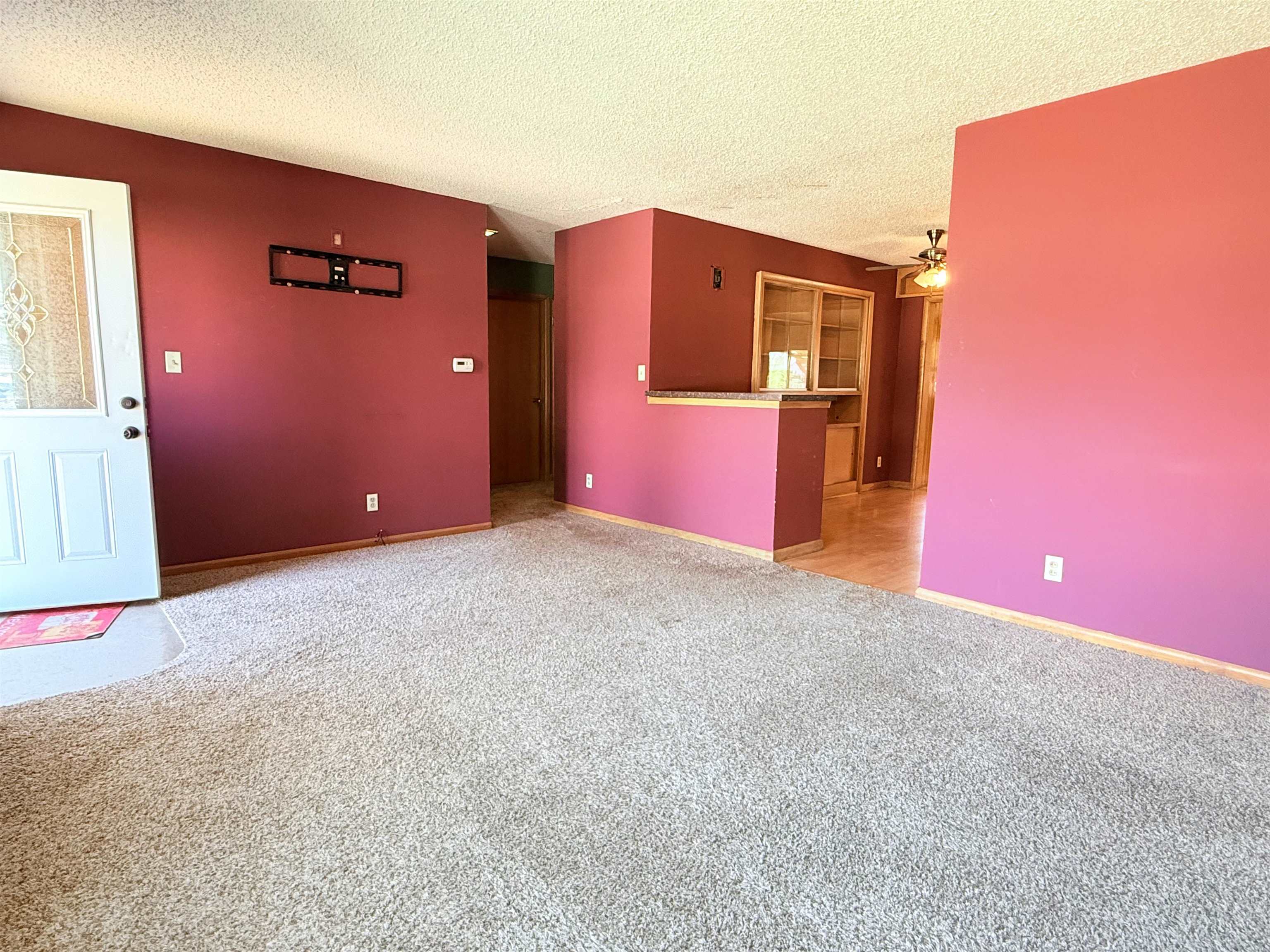 207 E 2nd St. Property Photo 5