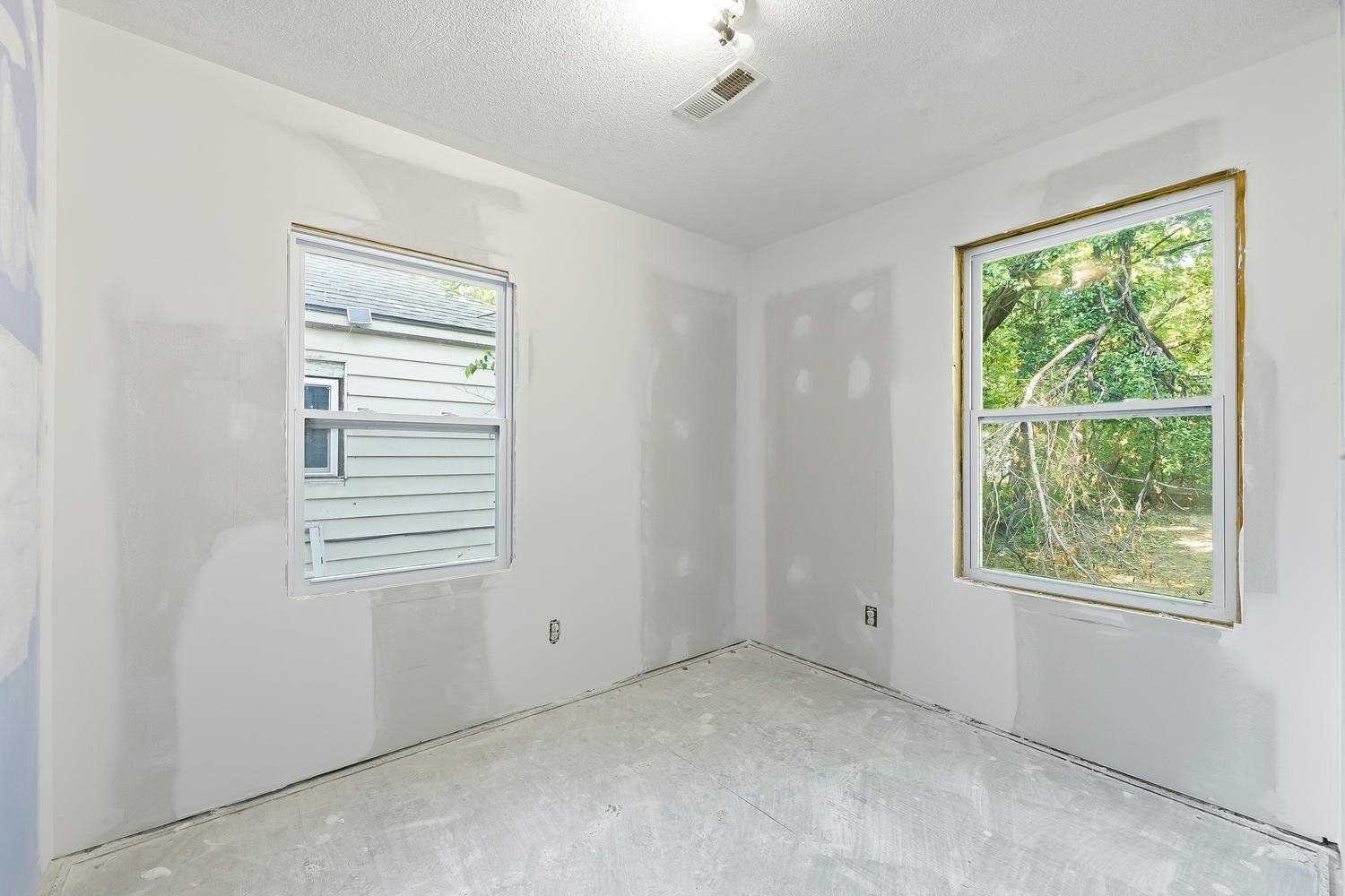 1127 S Minnesota Property Photo 14