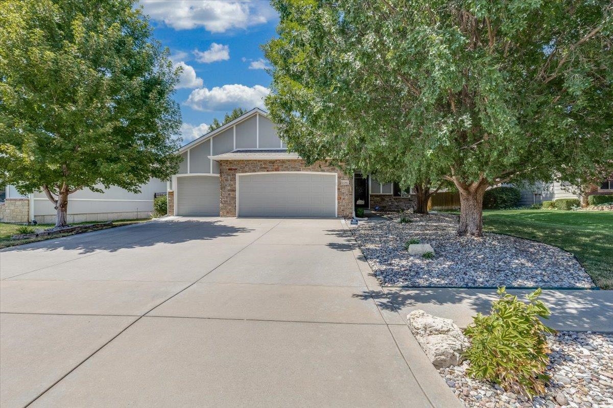 1201 N Beau Jardin Property Photo 1