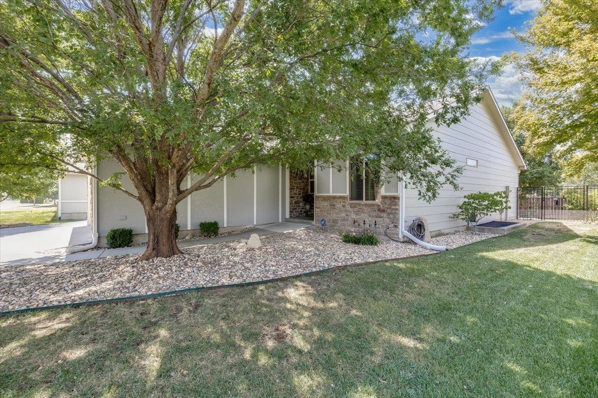 1201 N Beau Jardin Property Photo 2