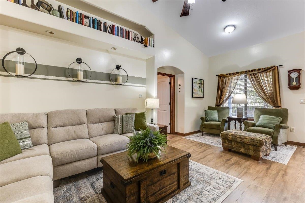 1201 N Beau Jardin Property Photo 4