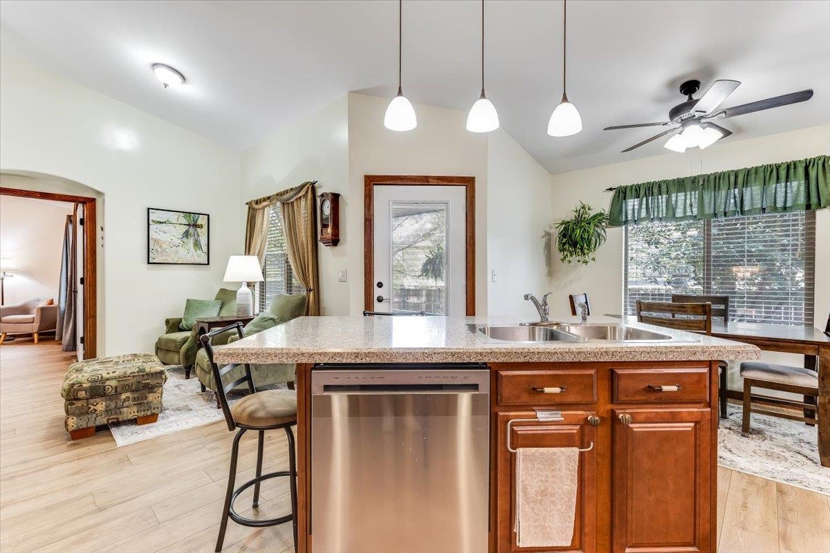 1201 N Beau Jardin Property Photo 9