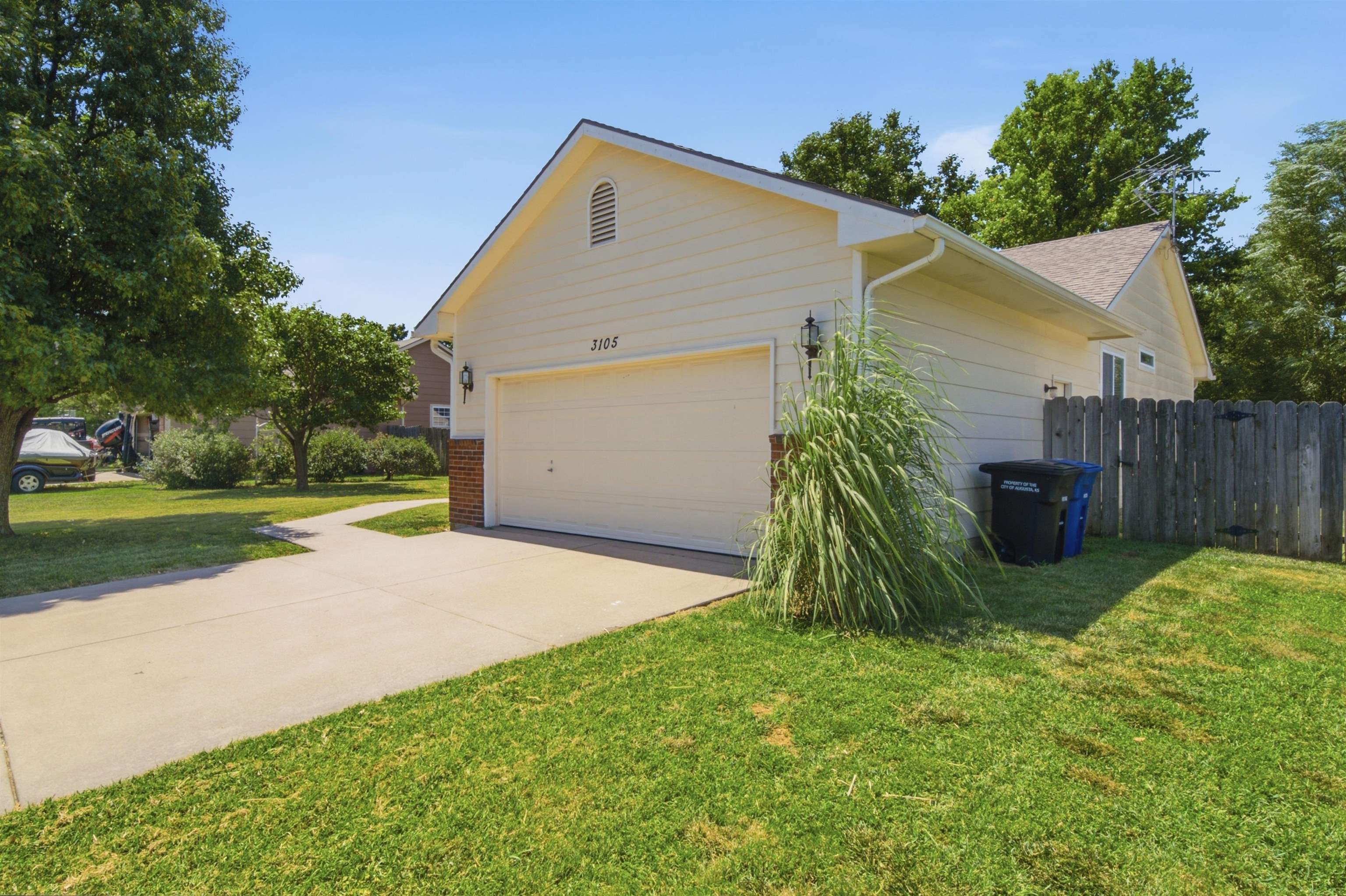 3105 N Susan St Property Photo 2
