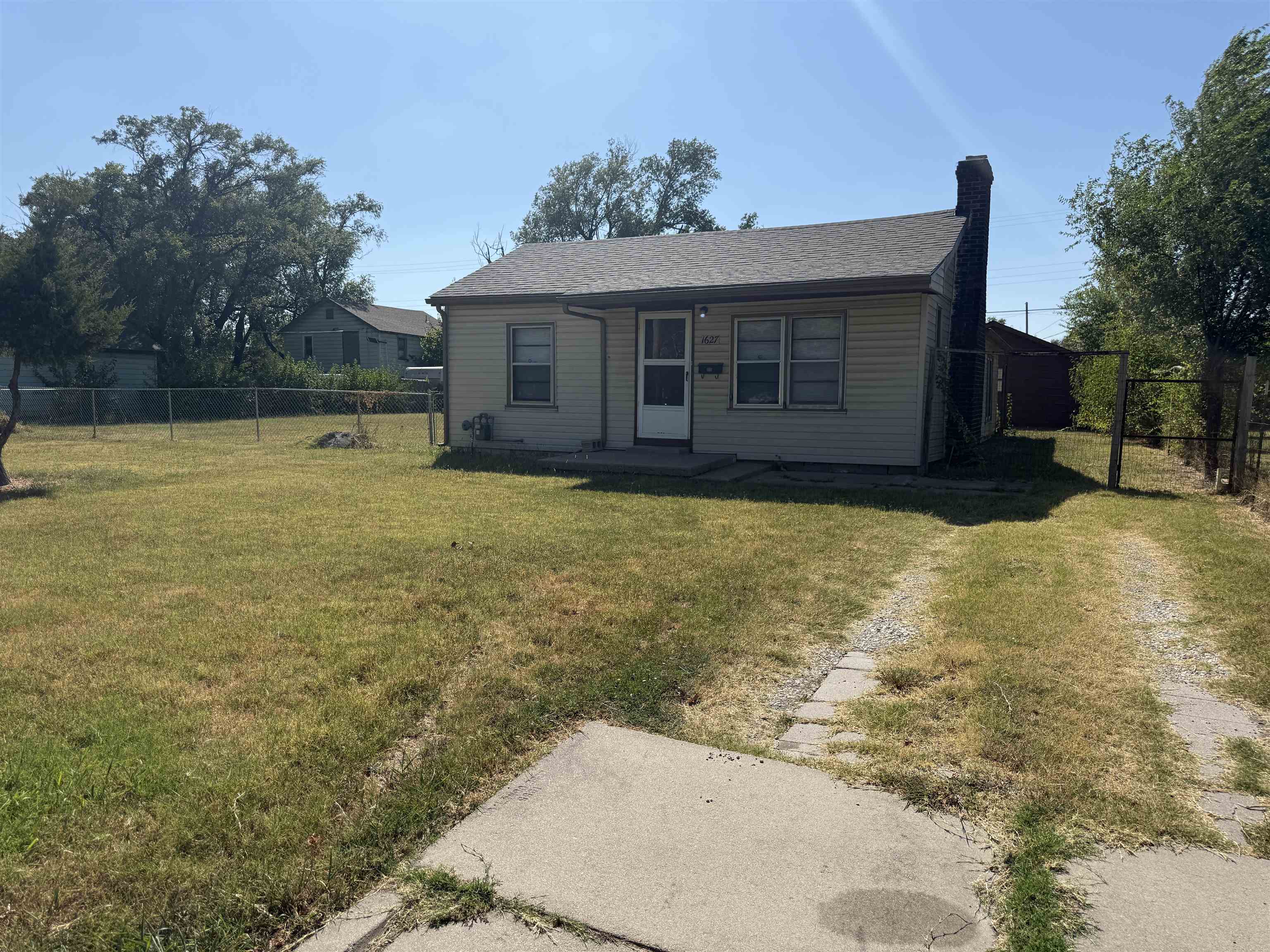 1627 S Sedgwick St Property Photo 1