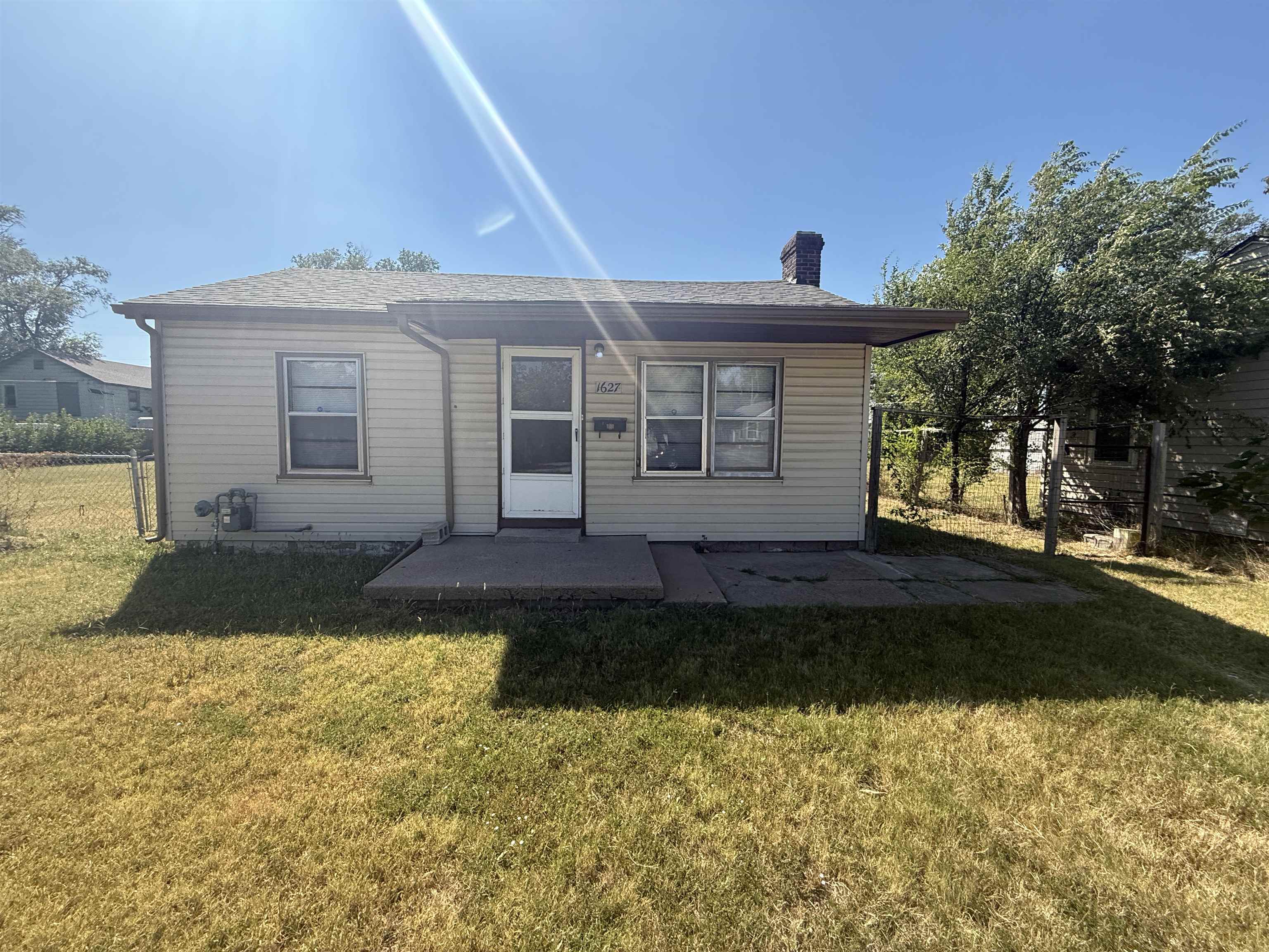 1627 S Sedgwick St Property Photo 2