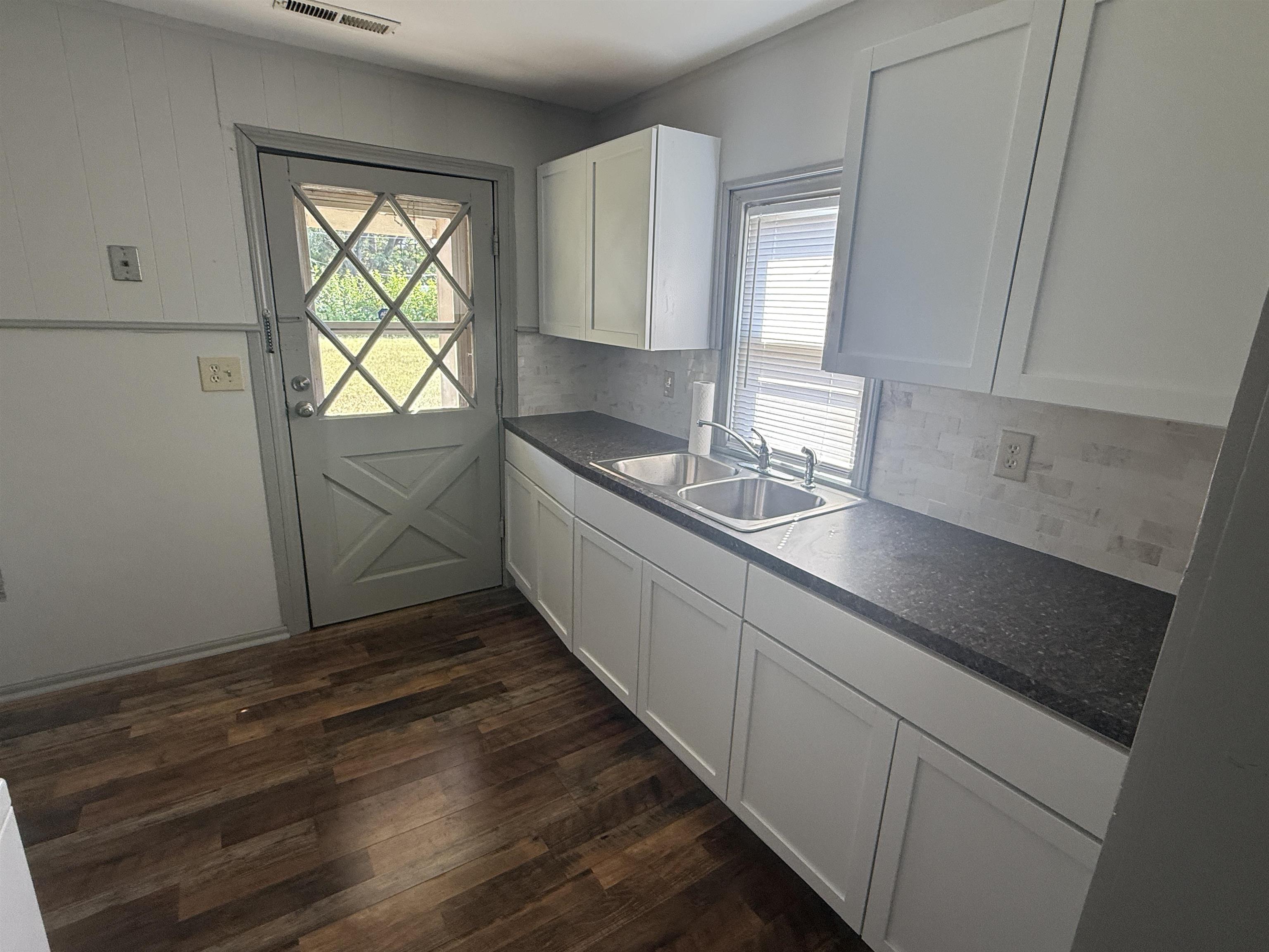 1627 S Sedgwick St Property Photo 11