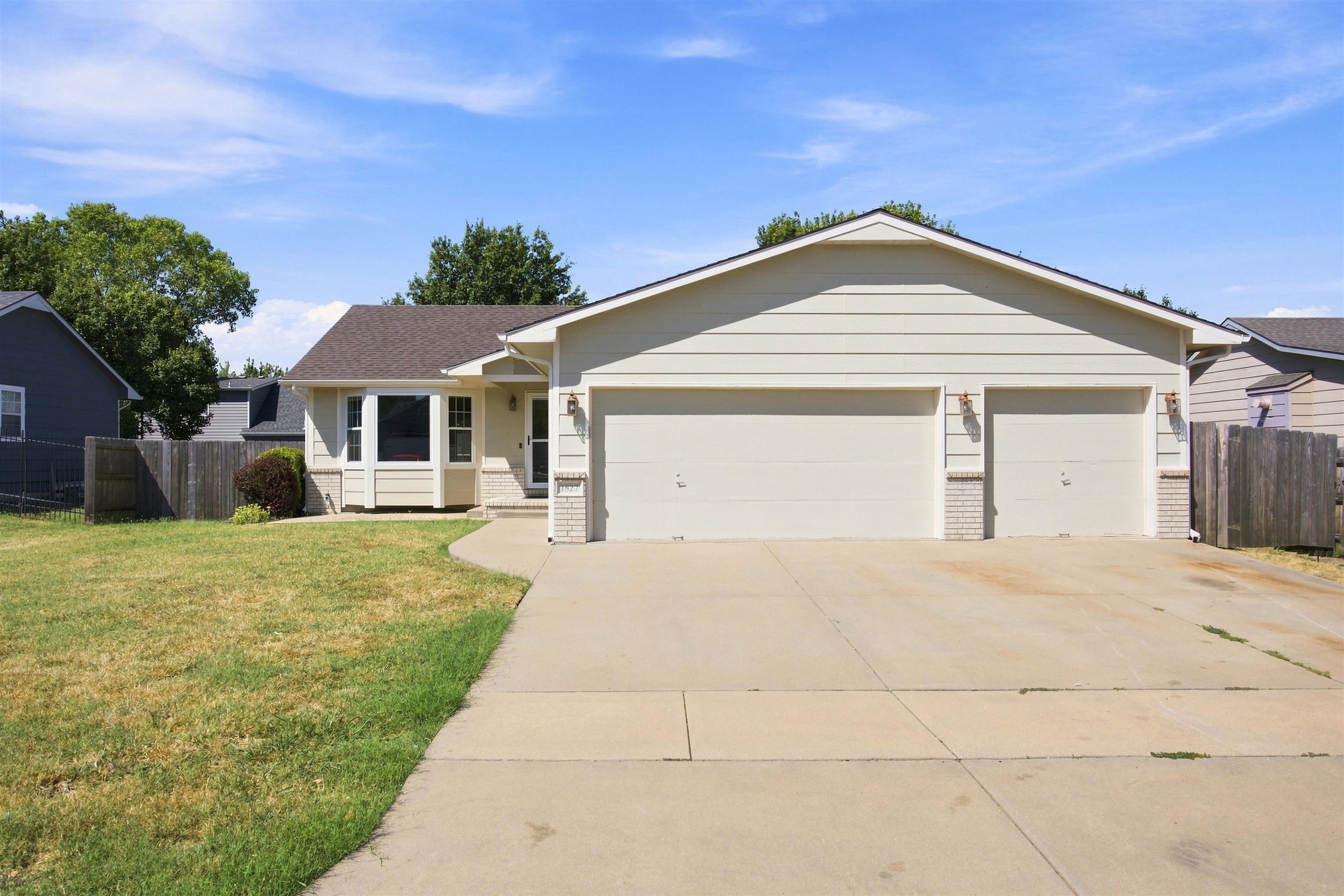 1827 S Brandon Property Photo 1