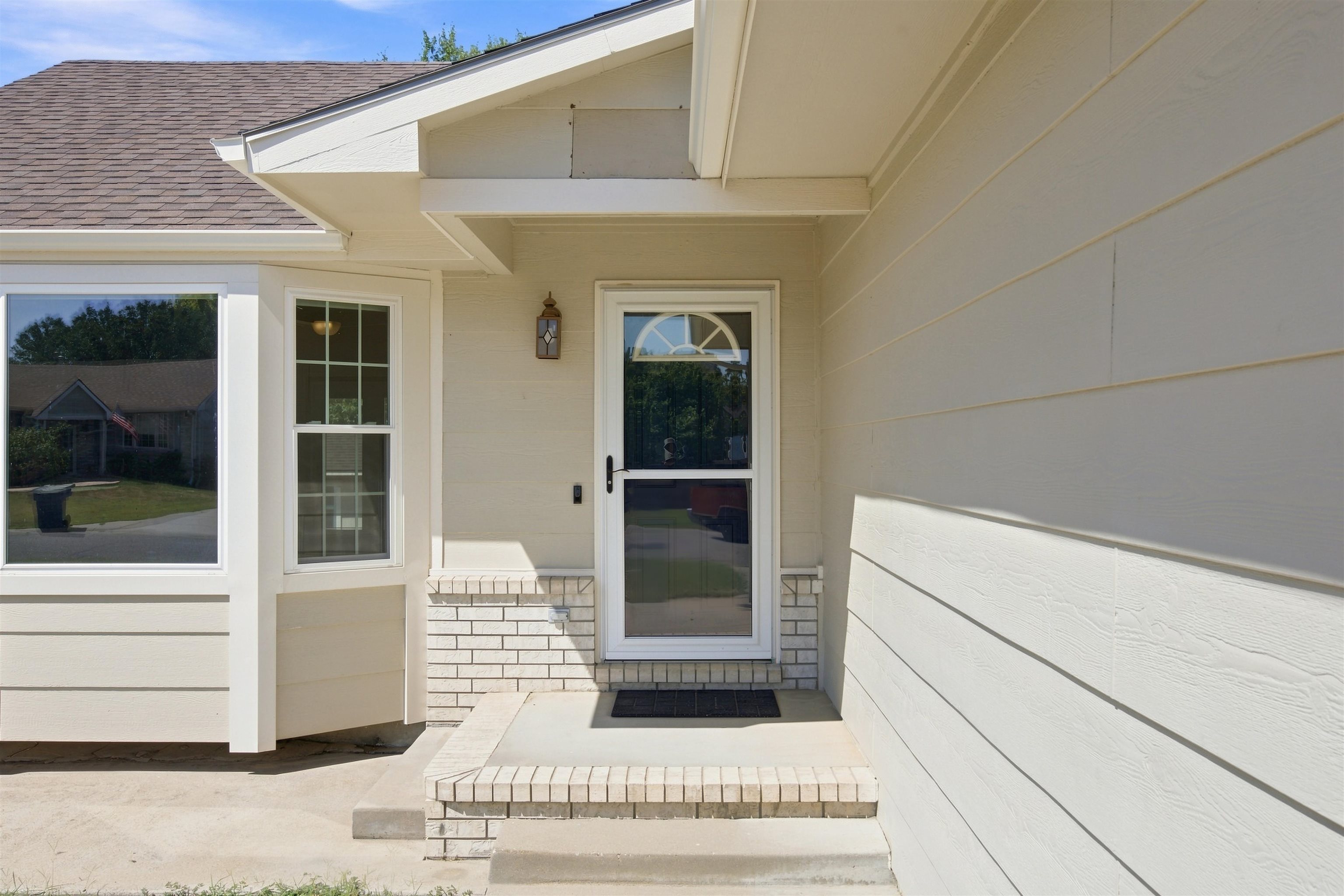 1827 S Brandon Property Photo 2