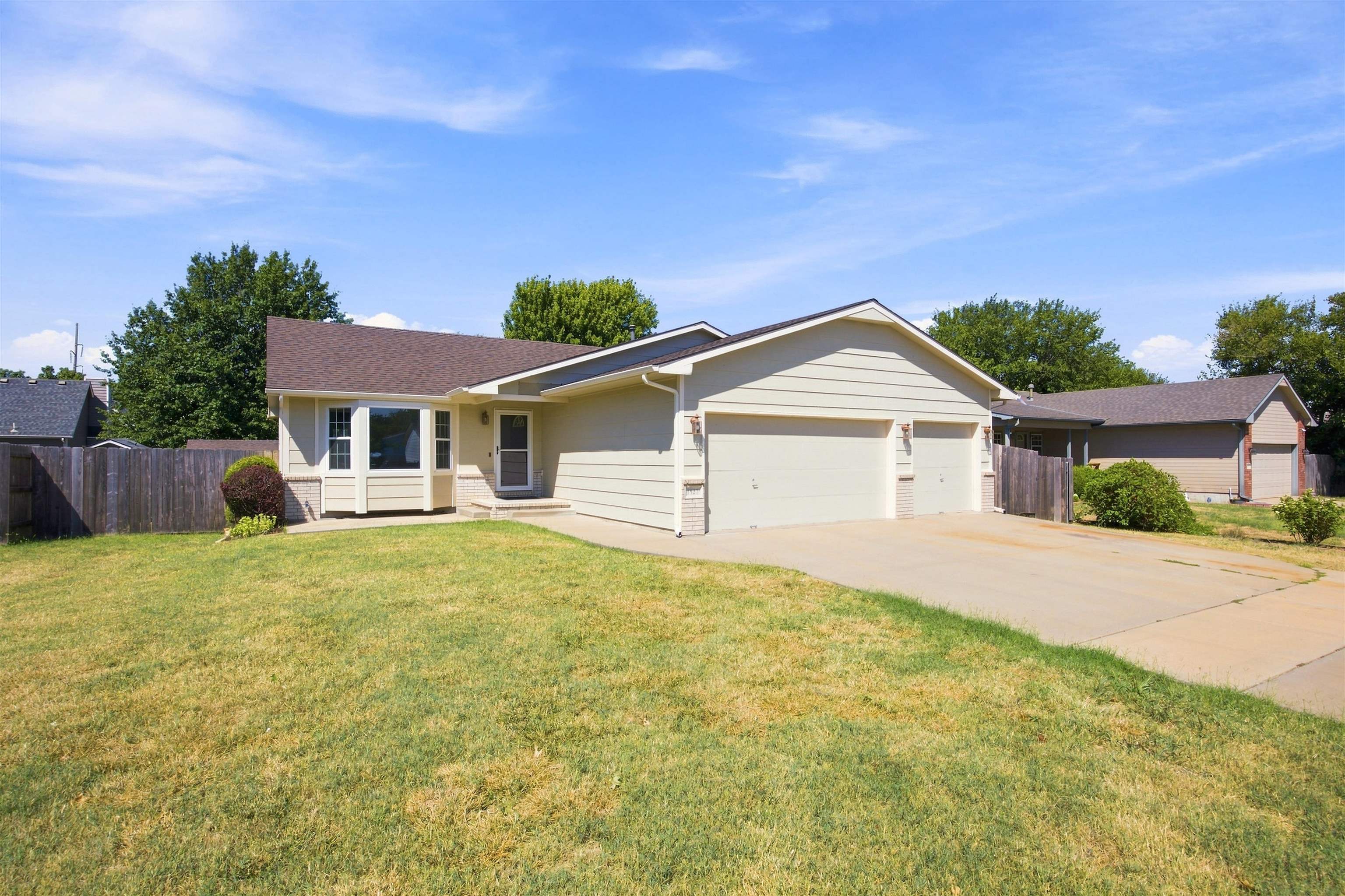 1827 S Brandon Property Photo 3