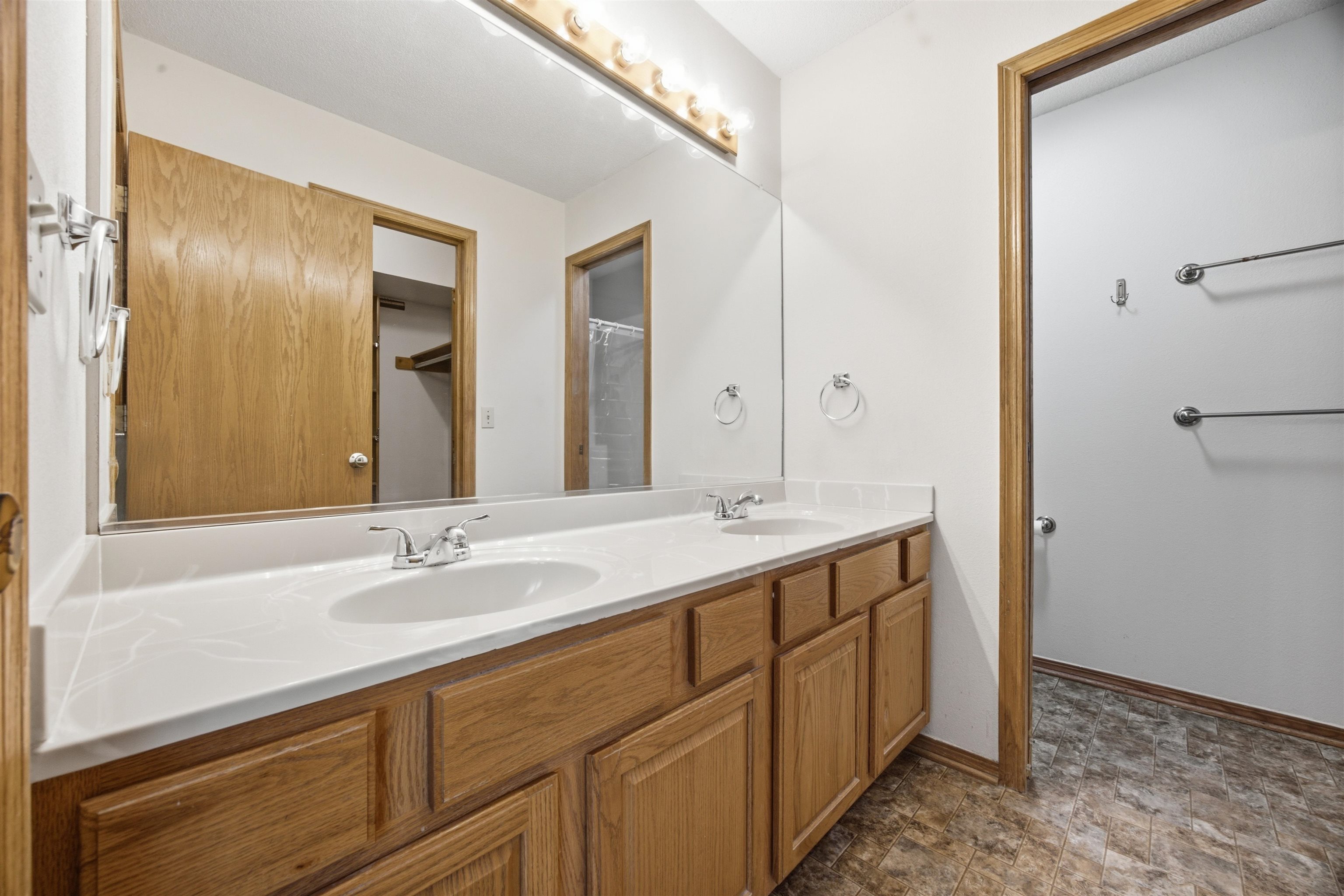 1827 S Brandon Property Photo 16