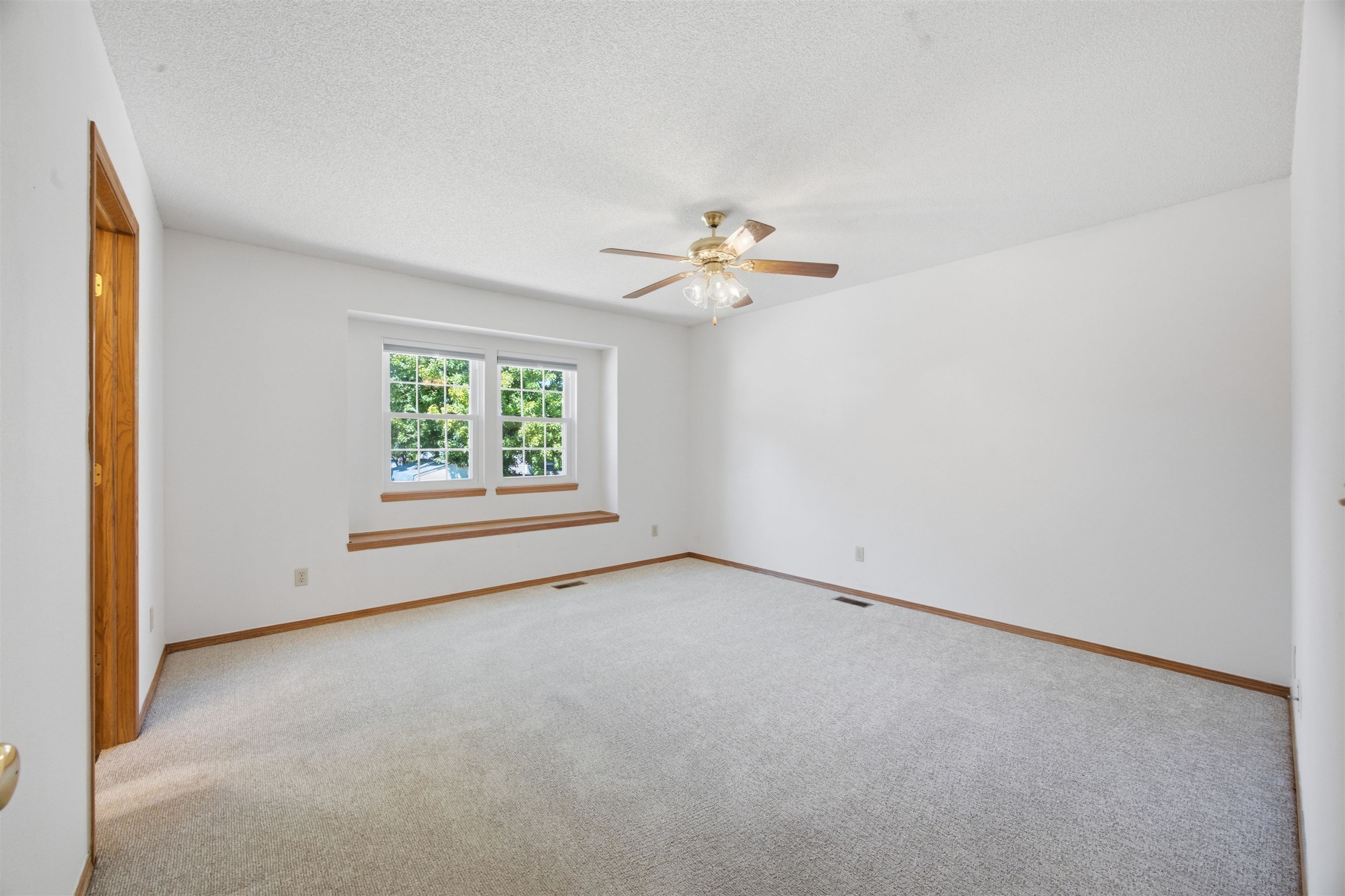 1827 S Brandon Property Photo 17