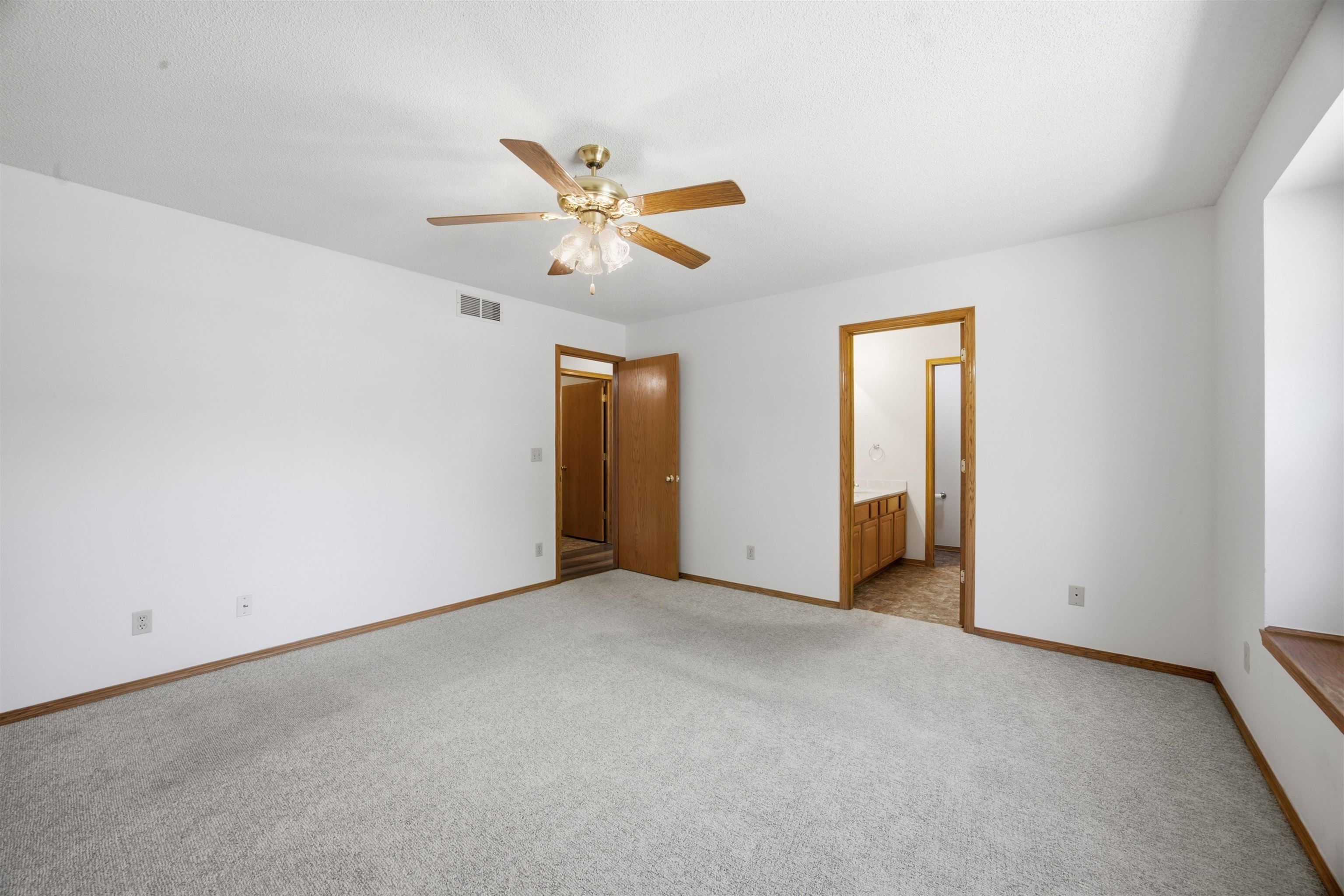 1827 S Brandon Property Photo 18