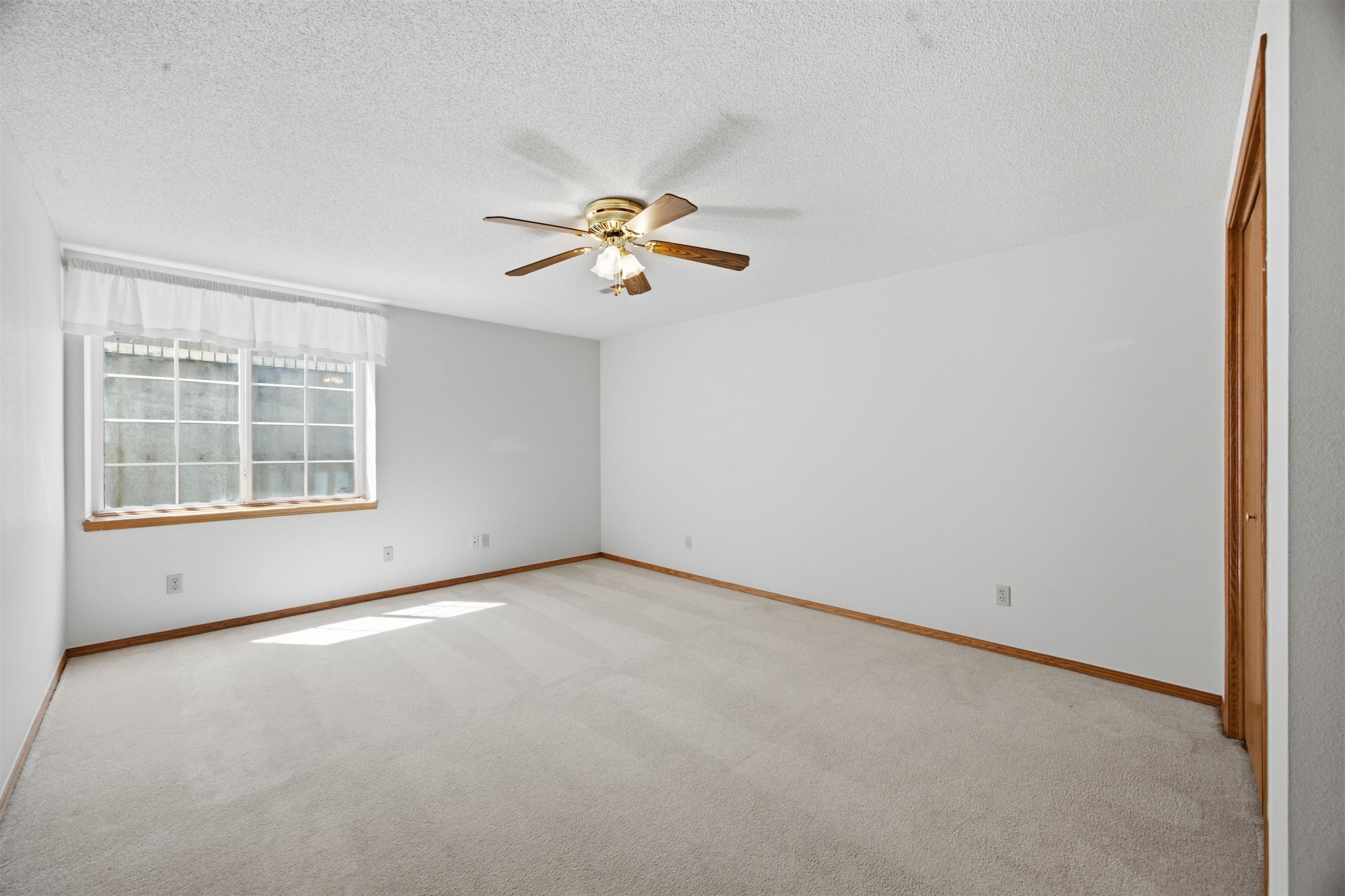 1827 S Brandon Property Photo 24