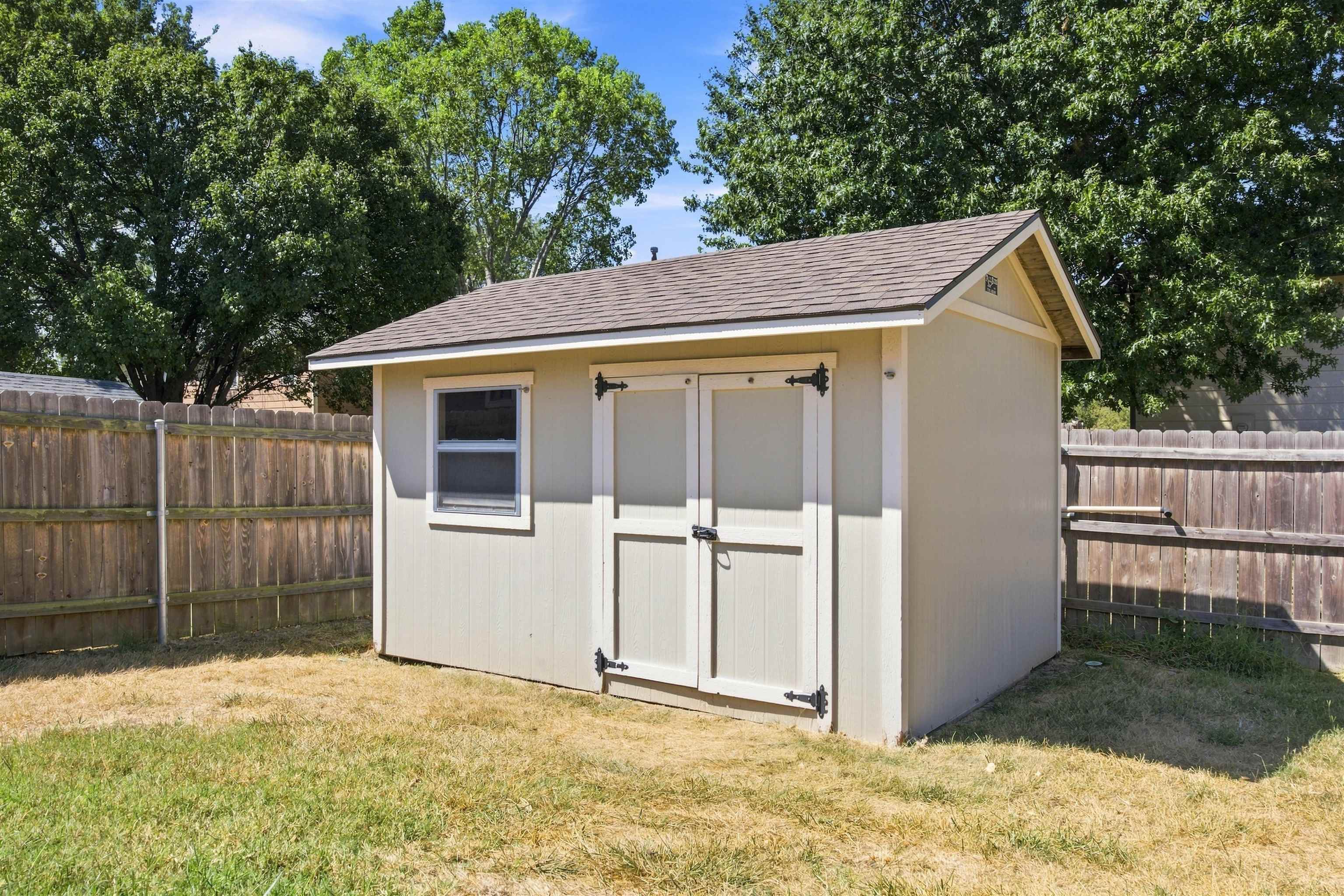 1827 S Brandon Property Photo 29