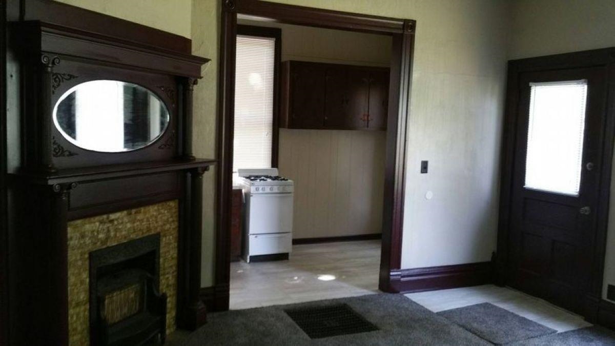 821-823 W Ash St Property Photo 4