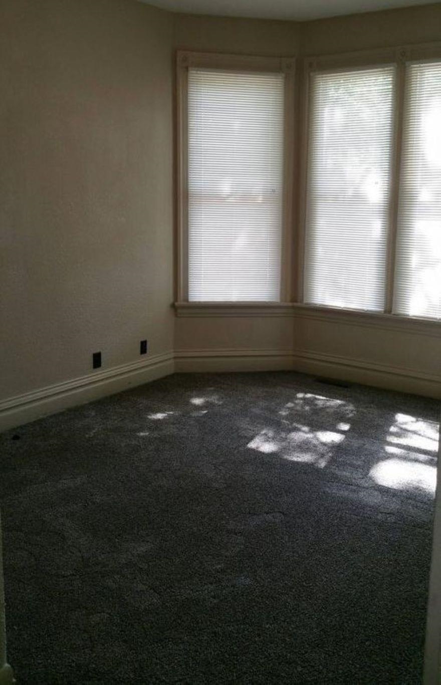 821-823 W Ash St Property Photo 5