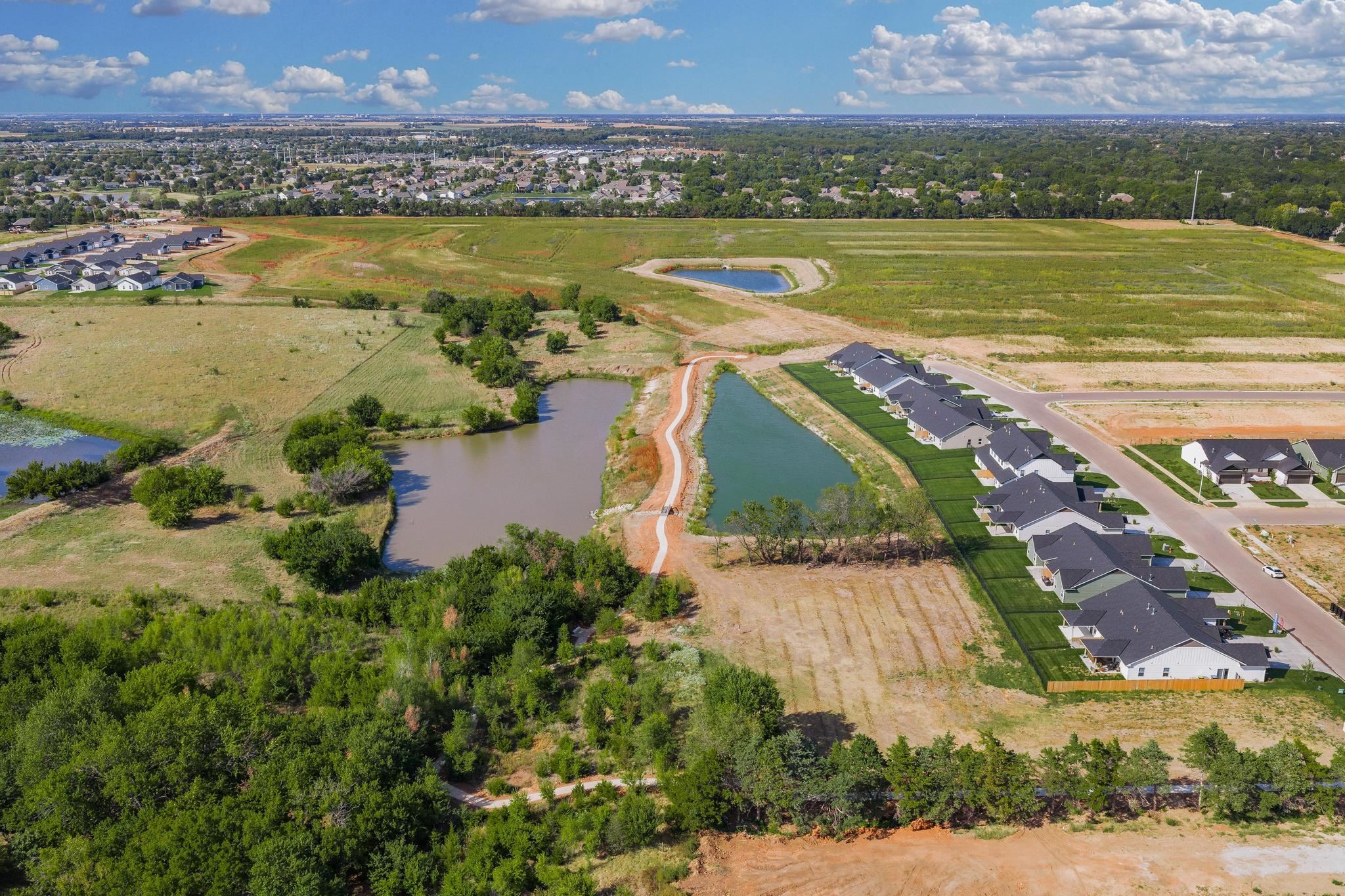 701 N Wheatland Ct Property Photo 32
