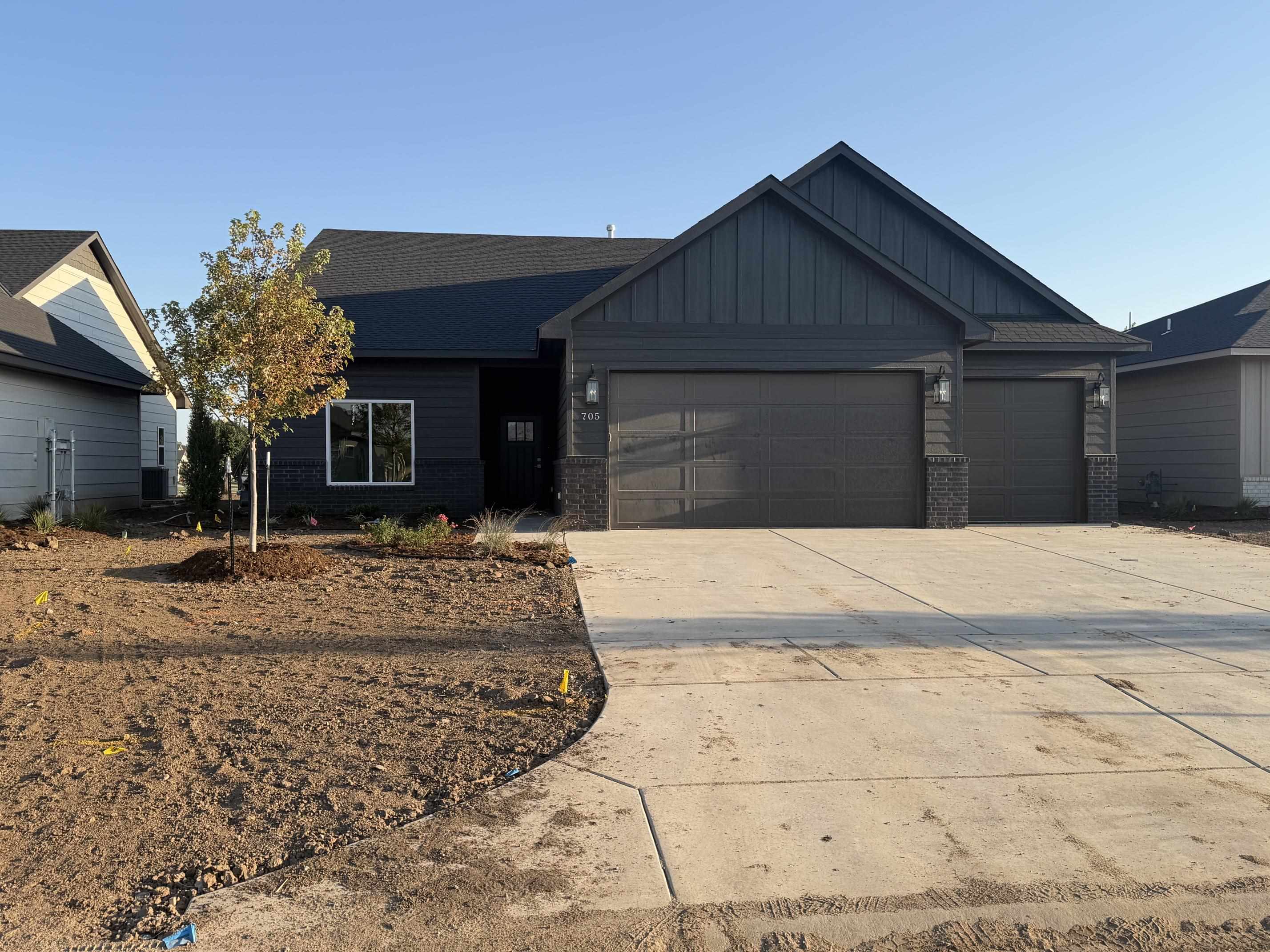 705 N Wheatland Ct Property Photo 1