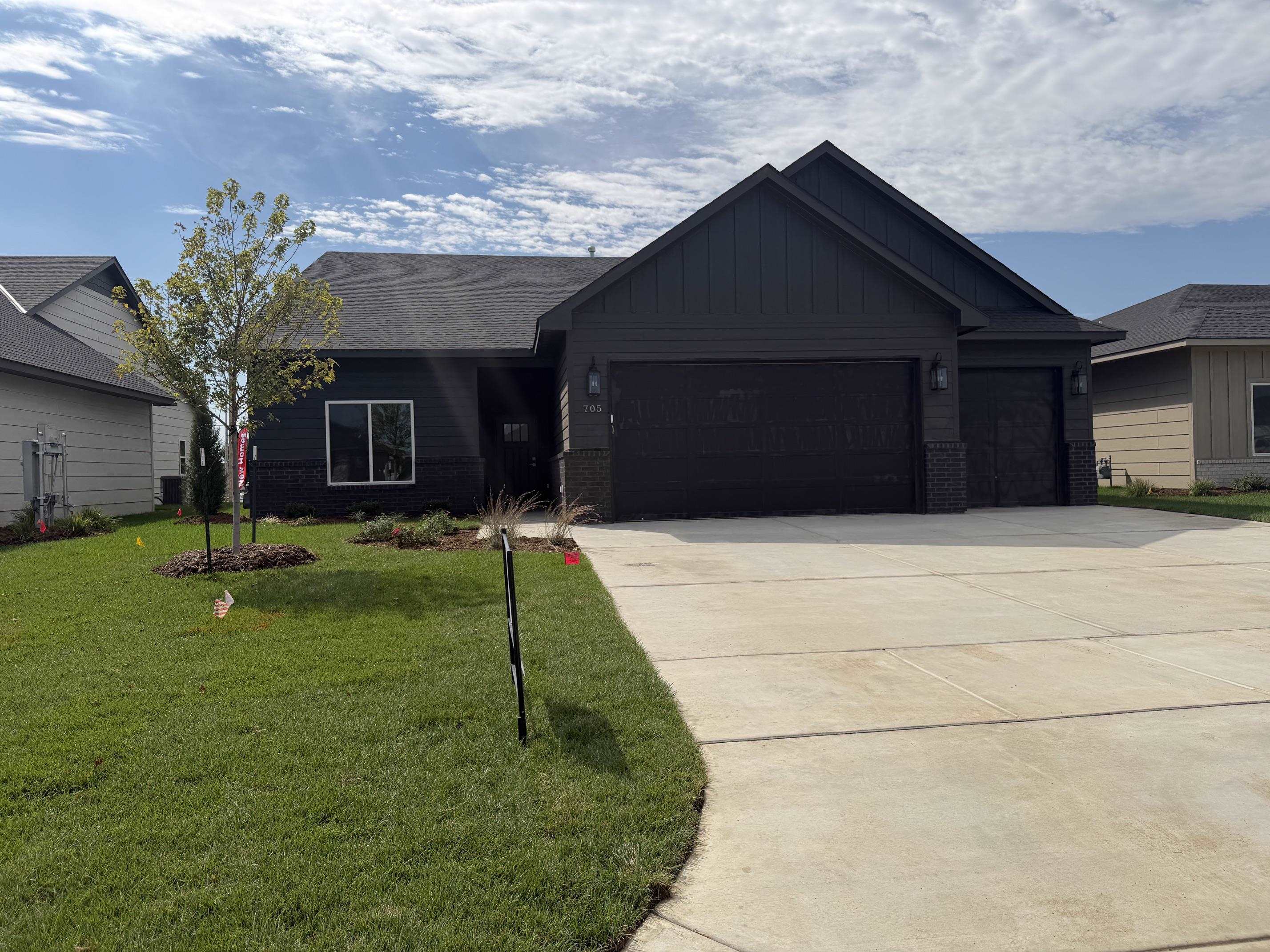 705 N Wheatland Ct Property Photo 1
