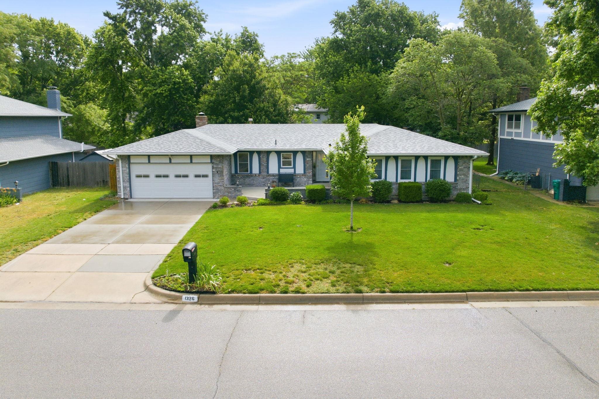 1326 N Chipper Property Photo 1