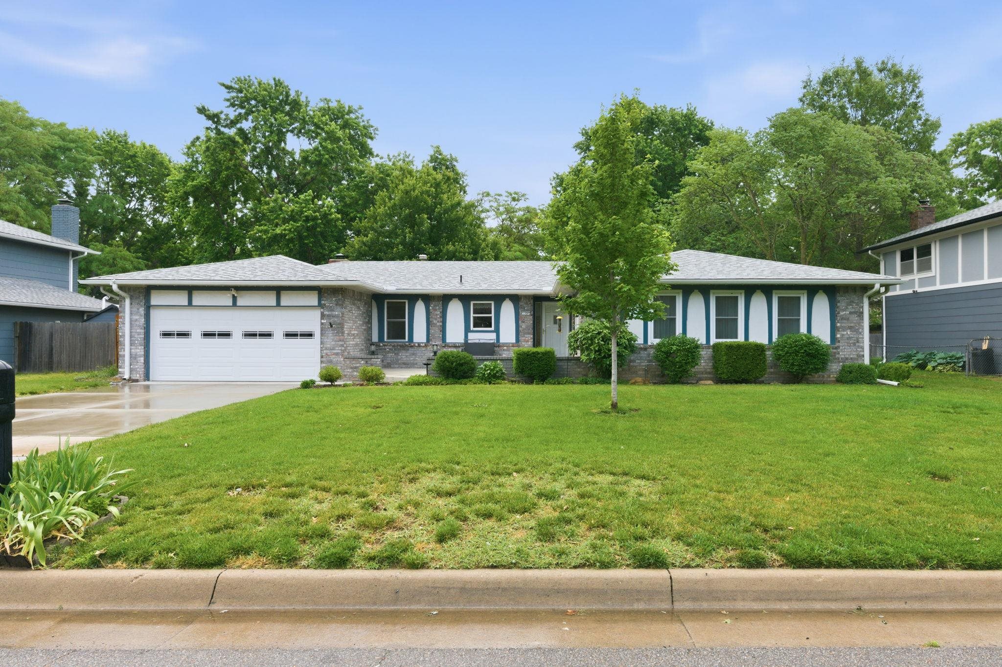 1326 N Chipper Property Photo 3
