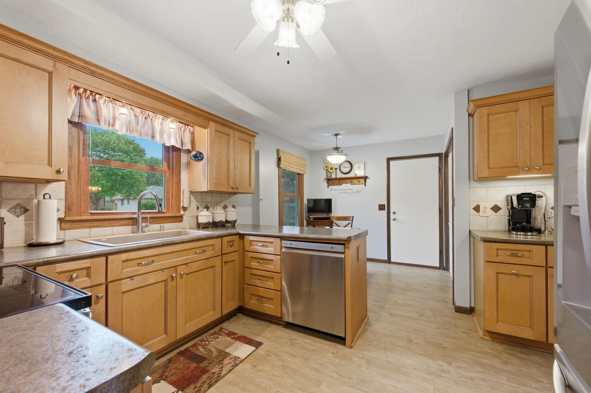 1326 N Chipper Property Photo 14
