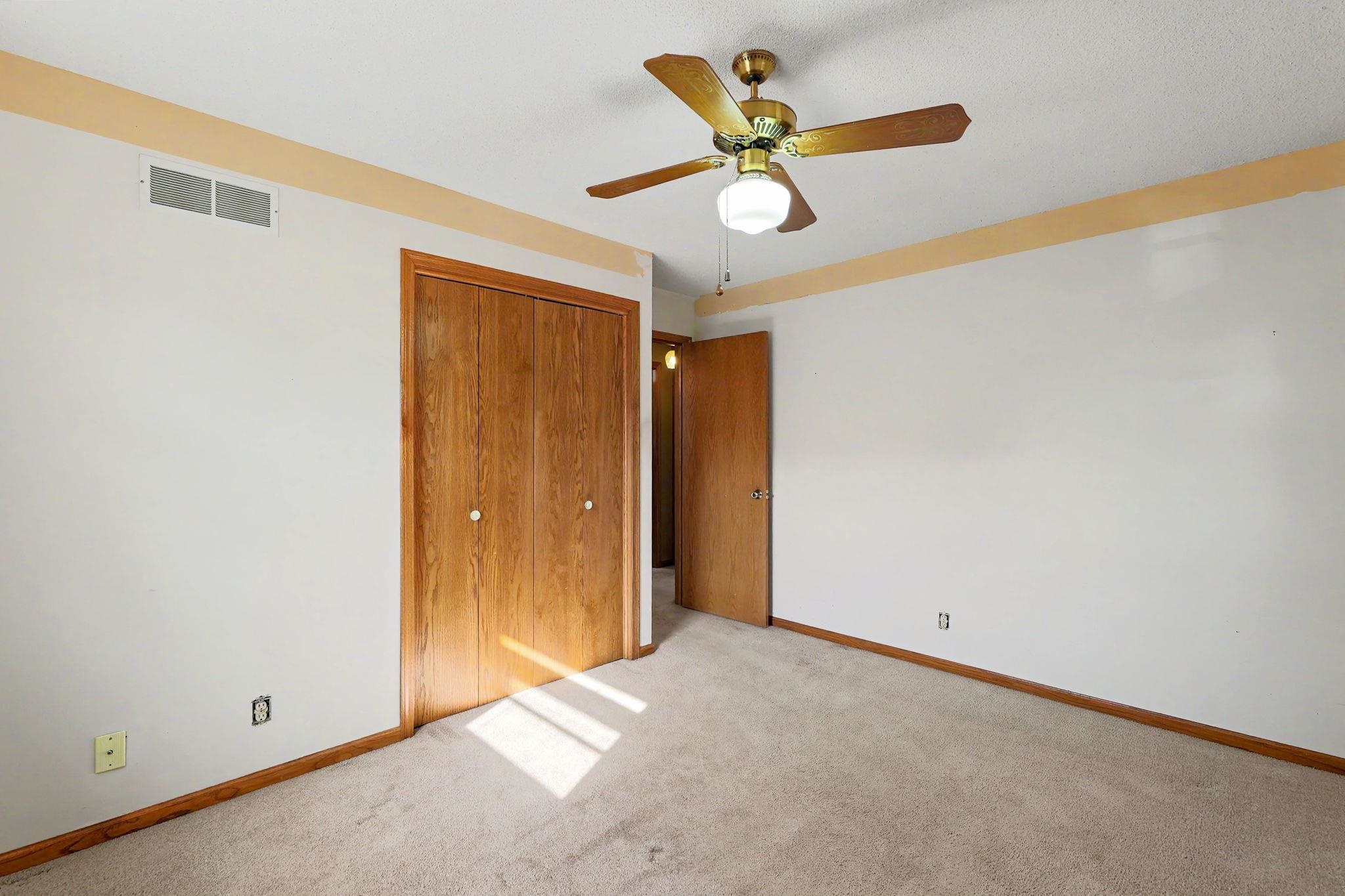 1946 W Greenfield St Property Photo 12