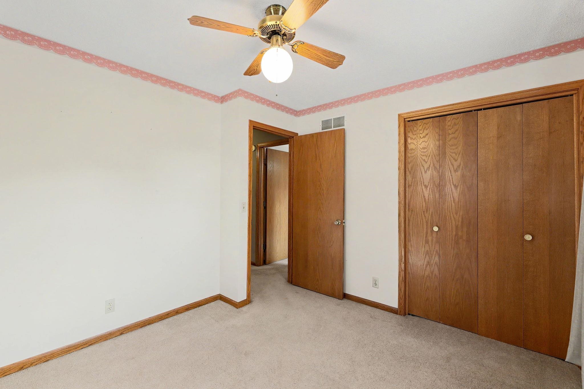1946 W Greenfield St Property Photo 14