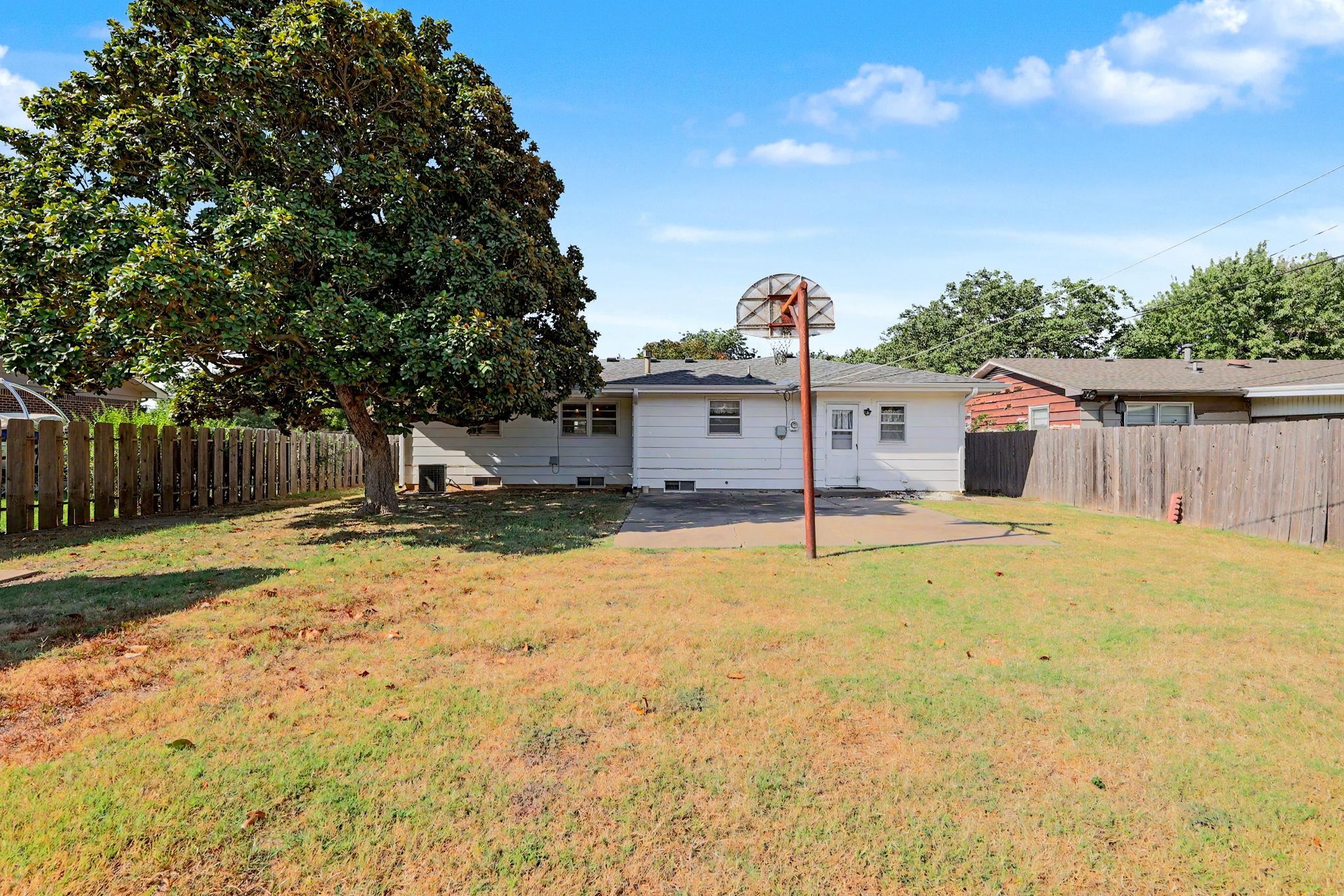 1946 W Greenfield St Property Photo 34