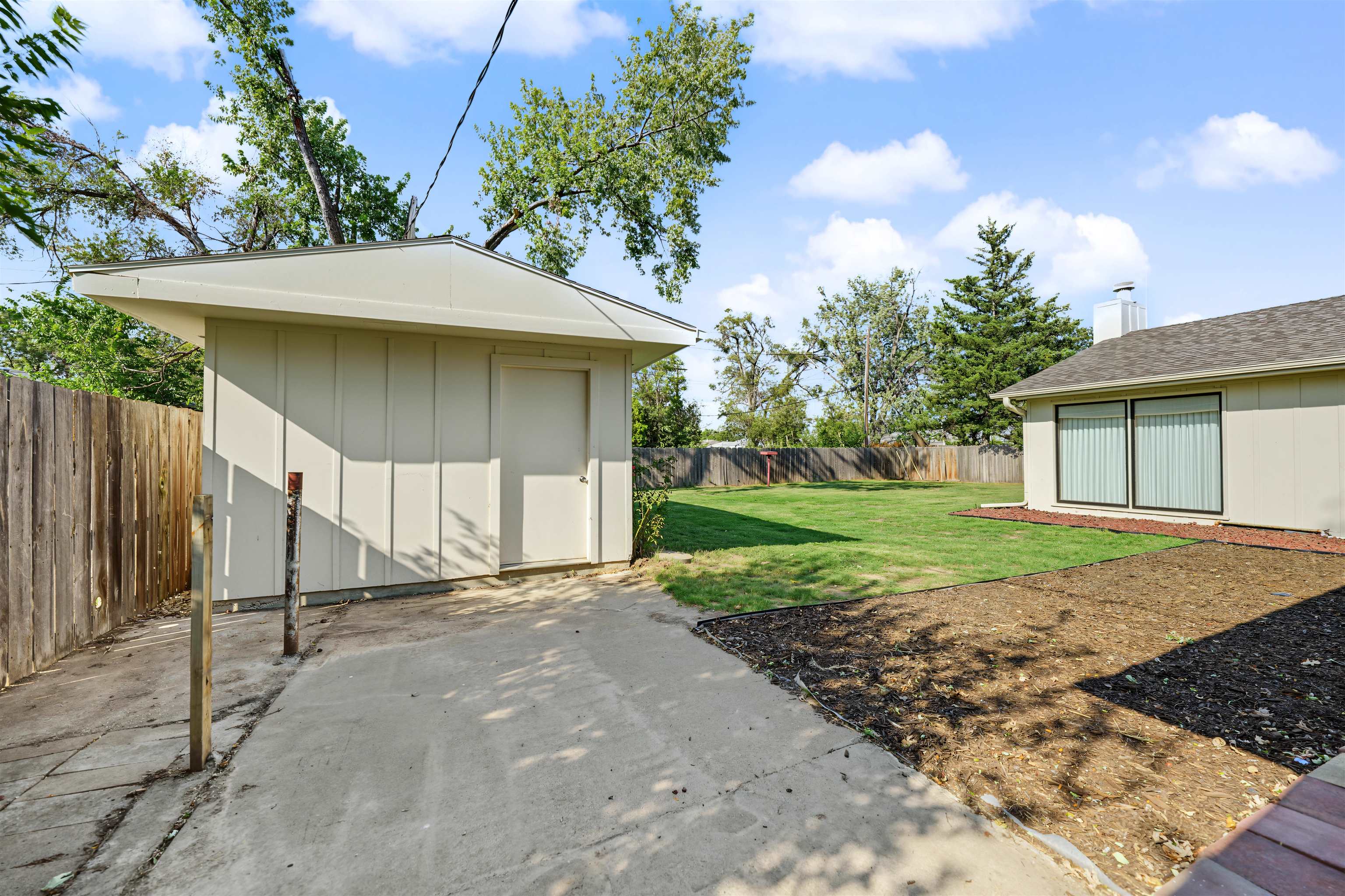 611 Morningside Dr. Property Photo 23