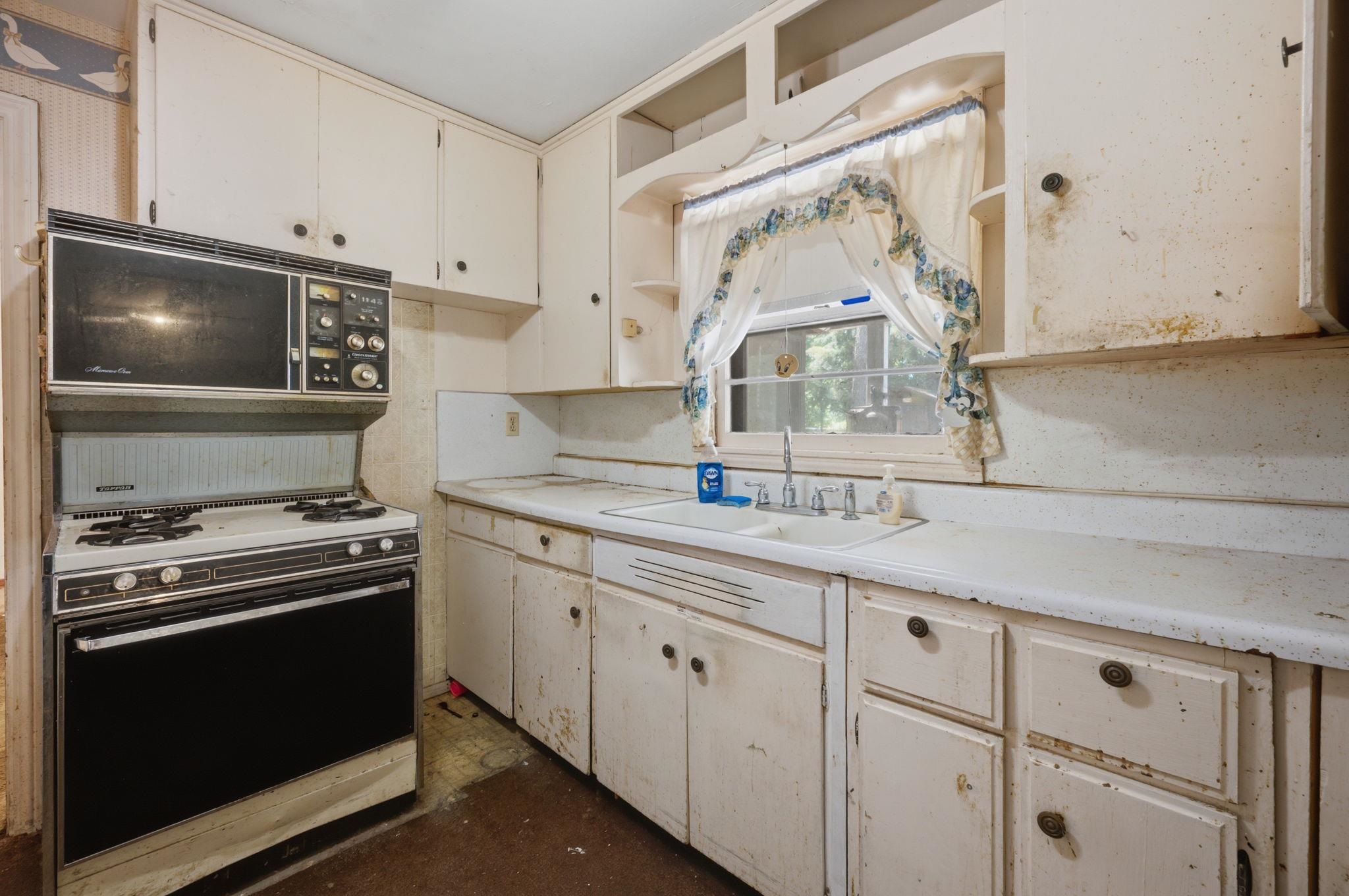 3259 N Coolidge Ave Property Photo 10
