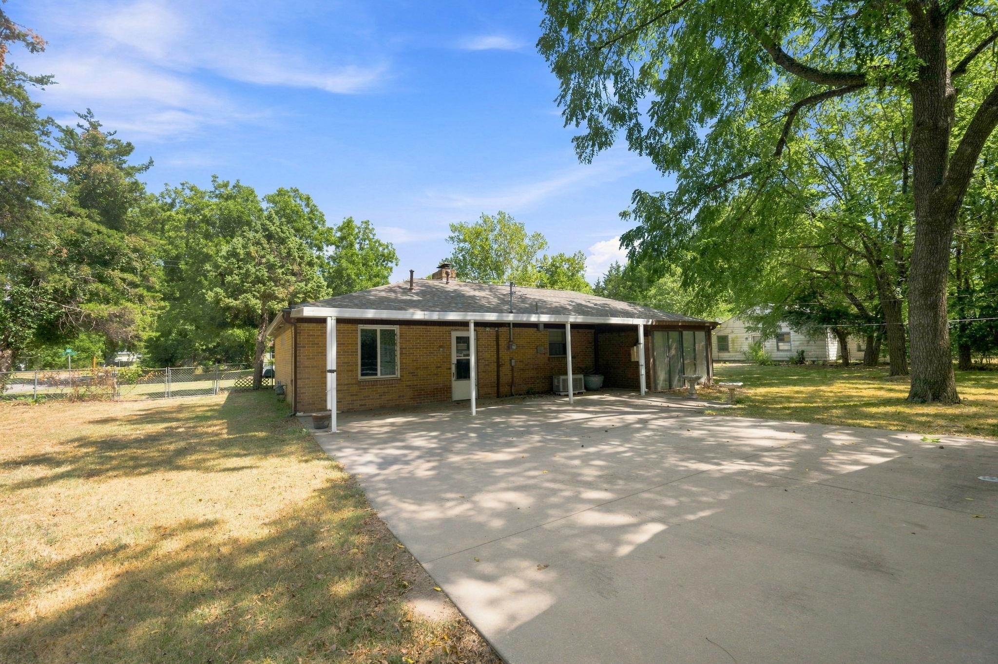 3259 N Coolidge Ave Property Photo 23