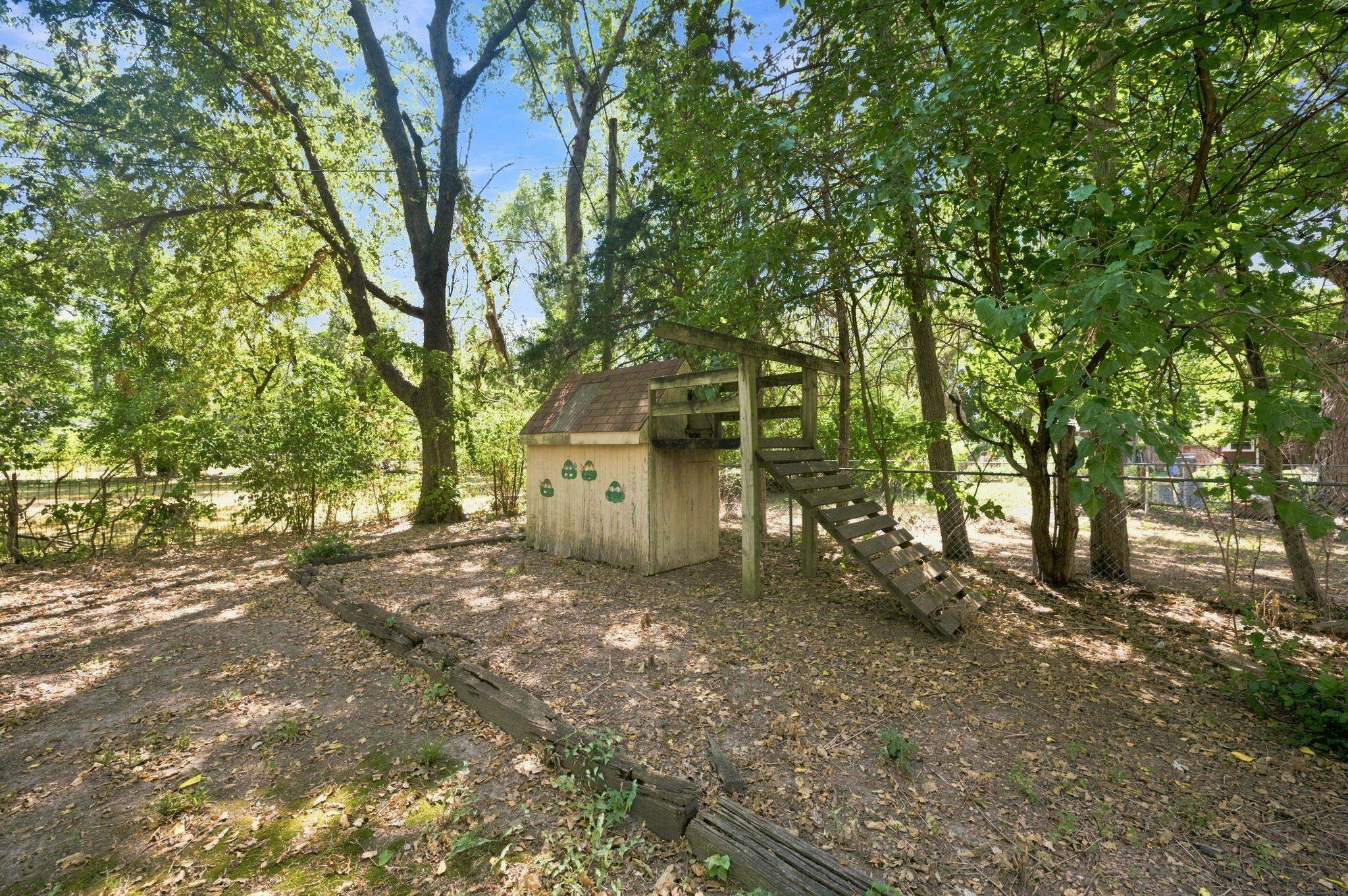 3259 N Coolidge Ave Property Photo 25