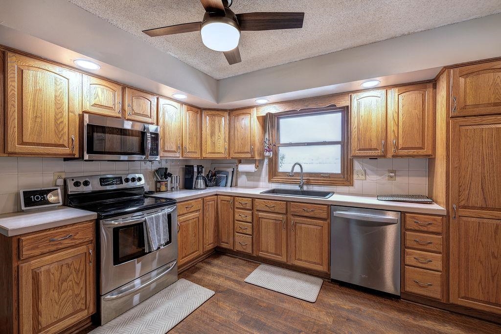 13 Fleetwood Property Photo 5