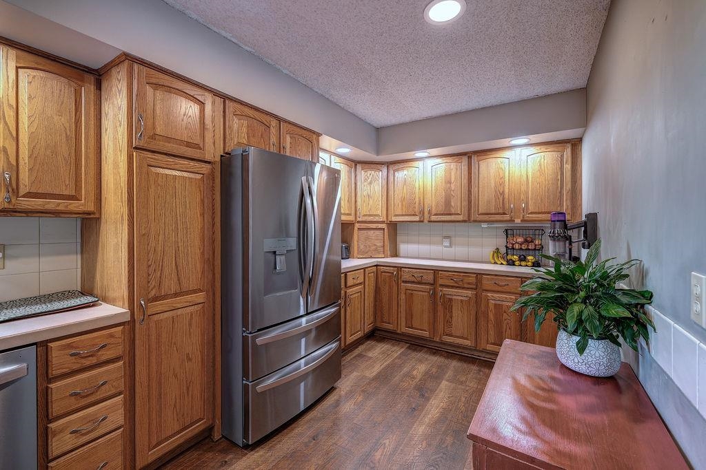 13 Fleetwood Property Photo 6