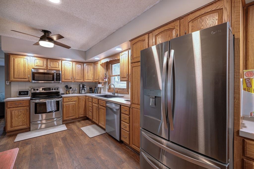 13 Fleetwood Property Photo 7