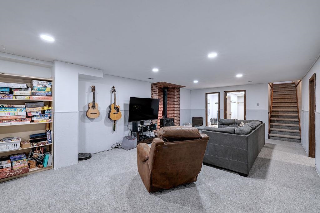 13 Fleetwood Property Photo 16